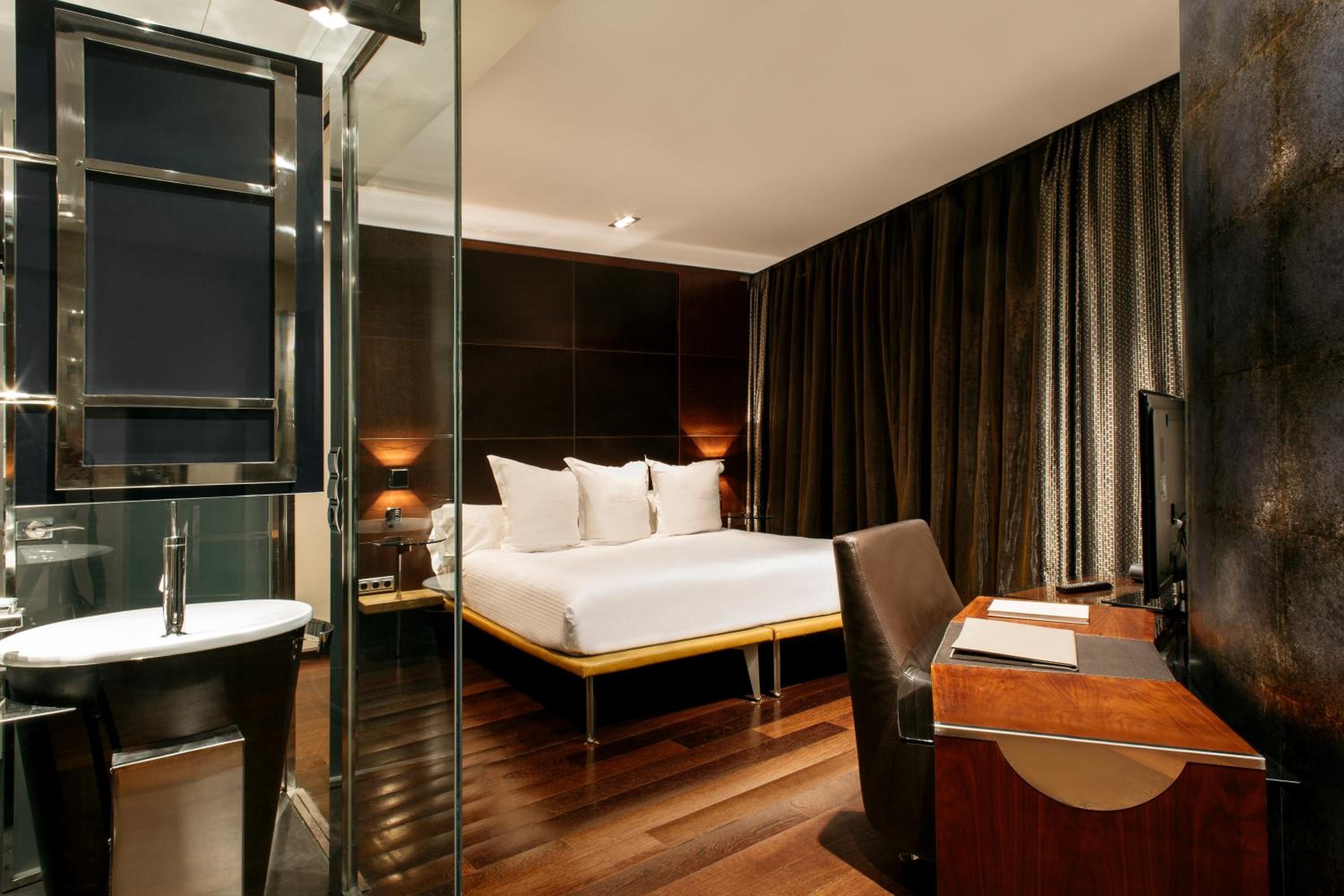 Suite - Photo 7