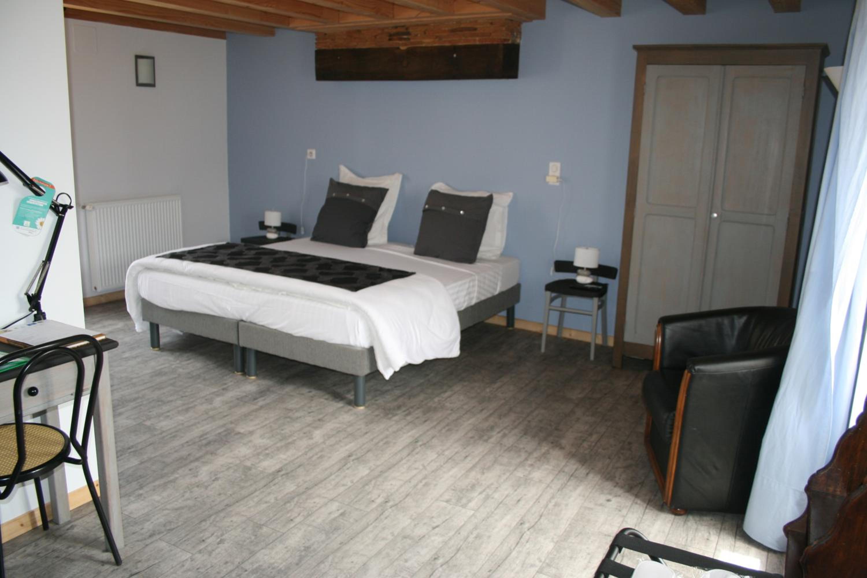 Twin Room - Photo 28