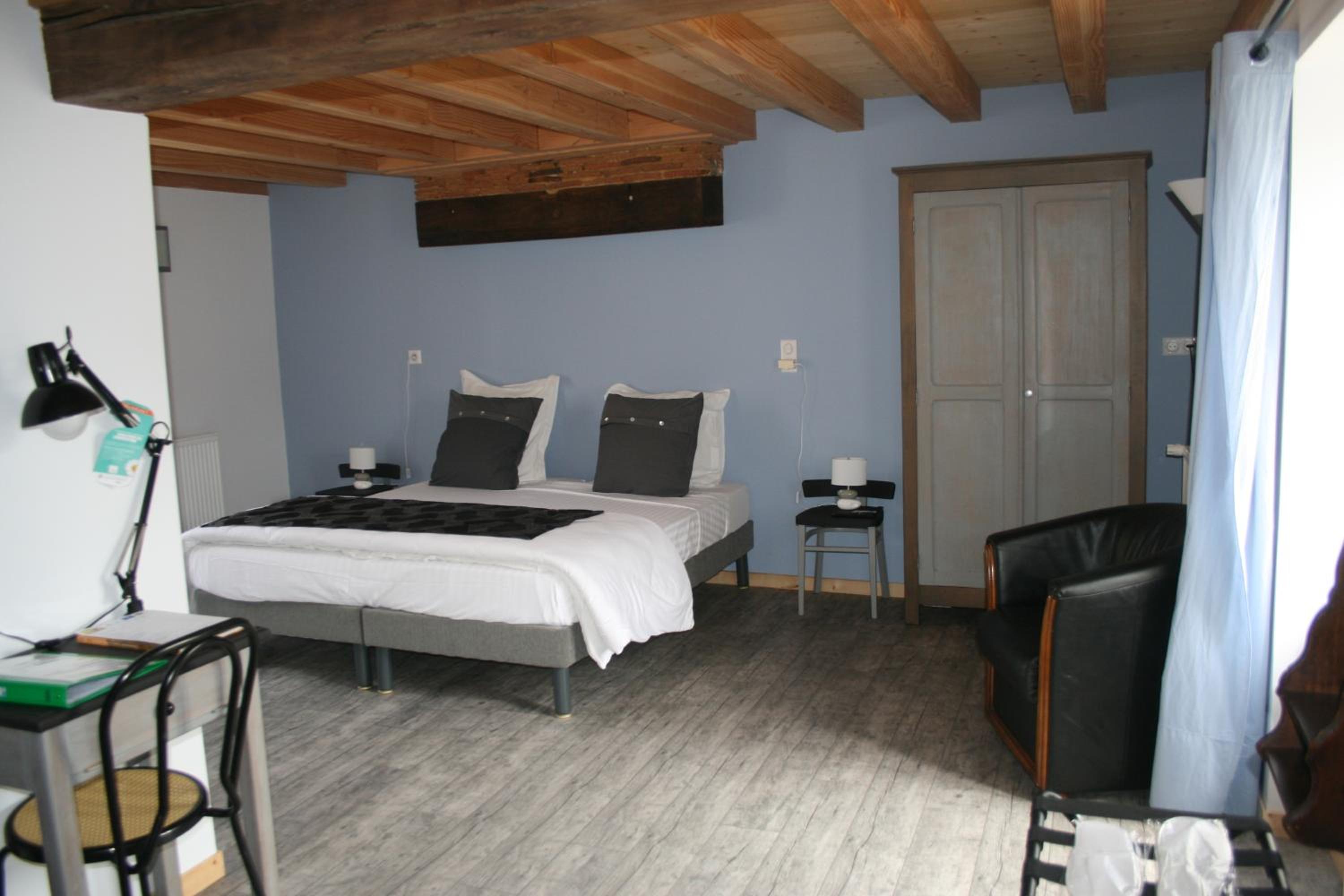 Twin Room - Photo 22