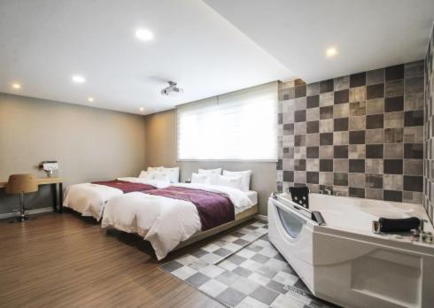 Suite with Private Pool photo 2