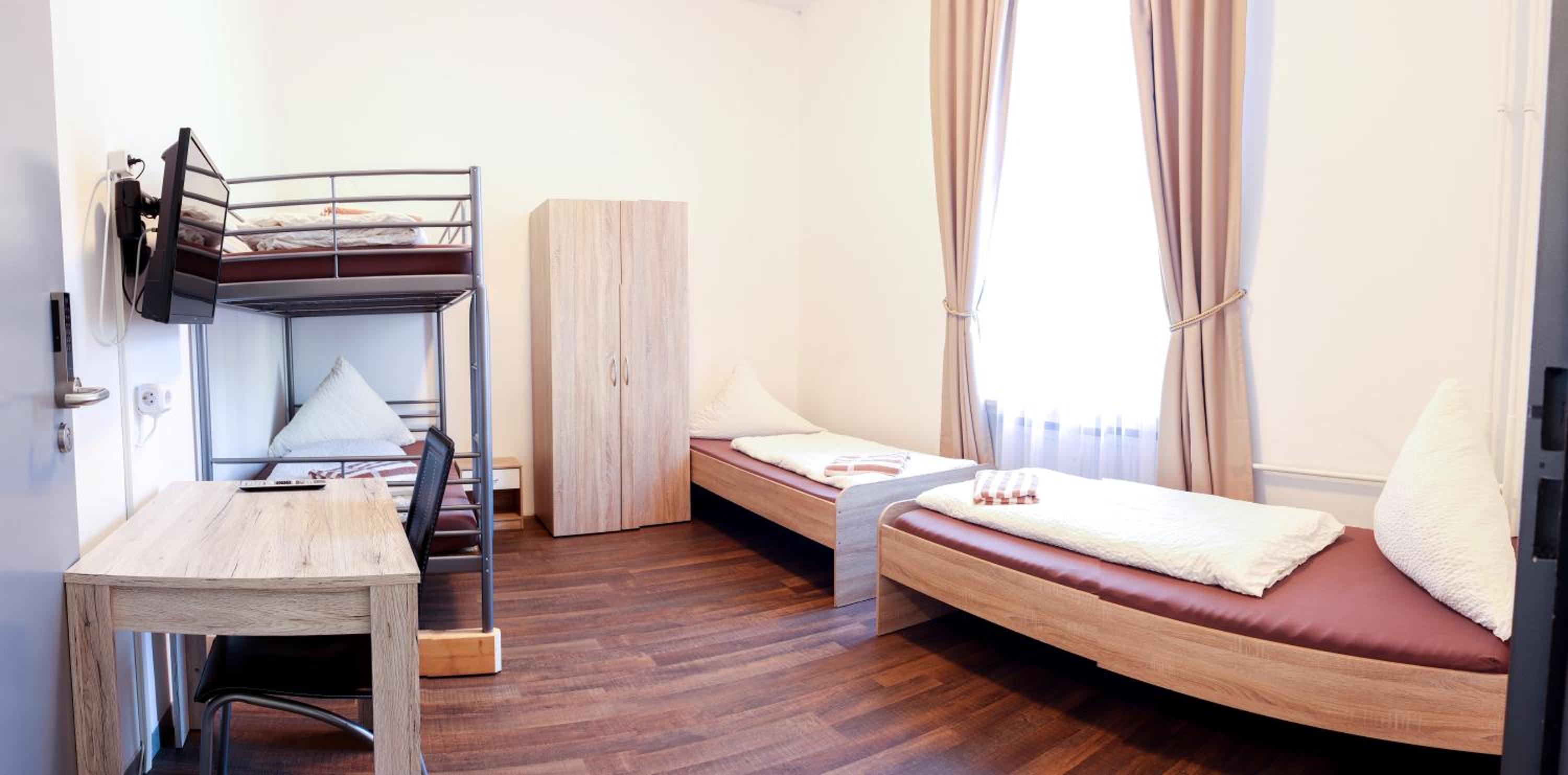 Quadruple Room with Shared Bathroom photo 2