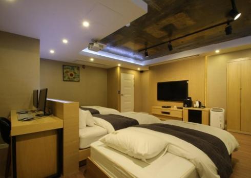 Triple Room