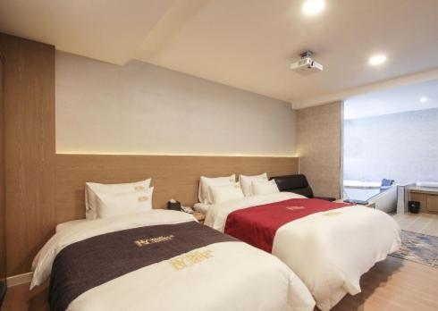 Deluxe Twin Room photo 3