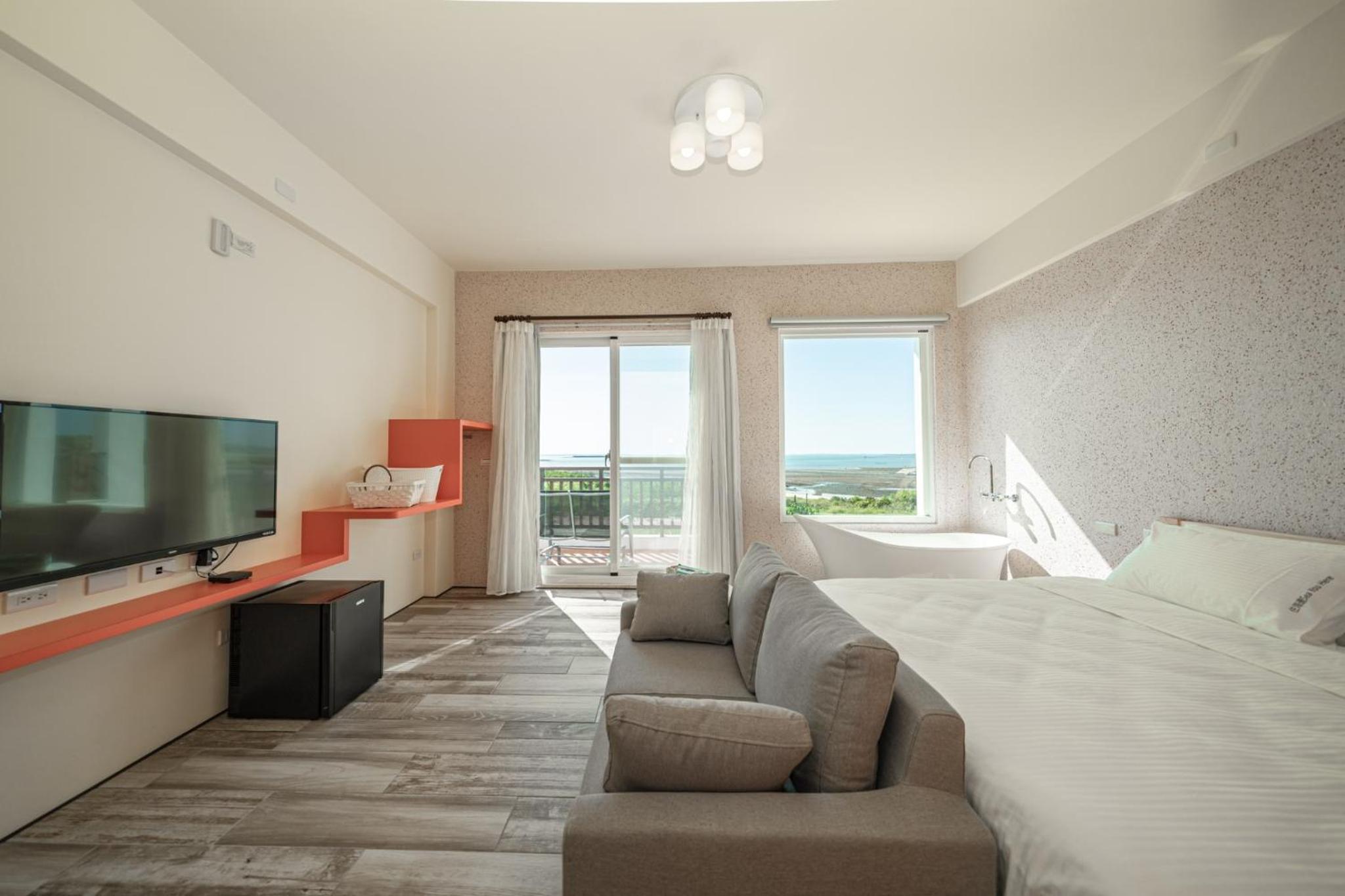 Deluxe Double Room with Bath photo 3