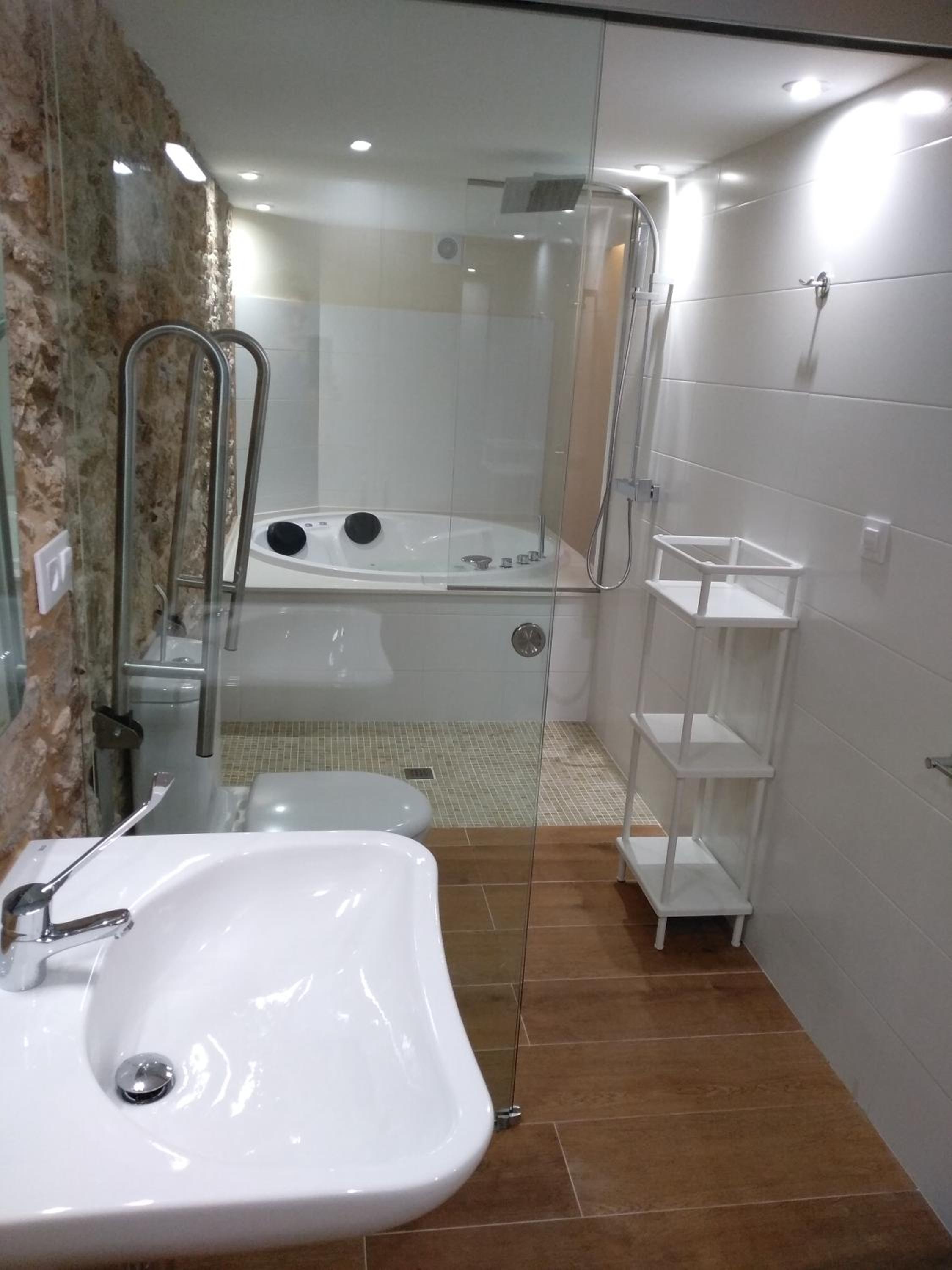 One-Bedroom Apartment - Photo 26