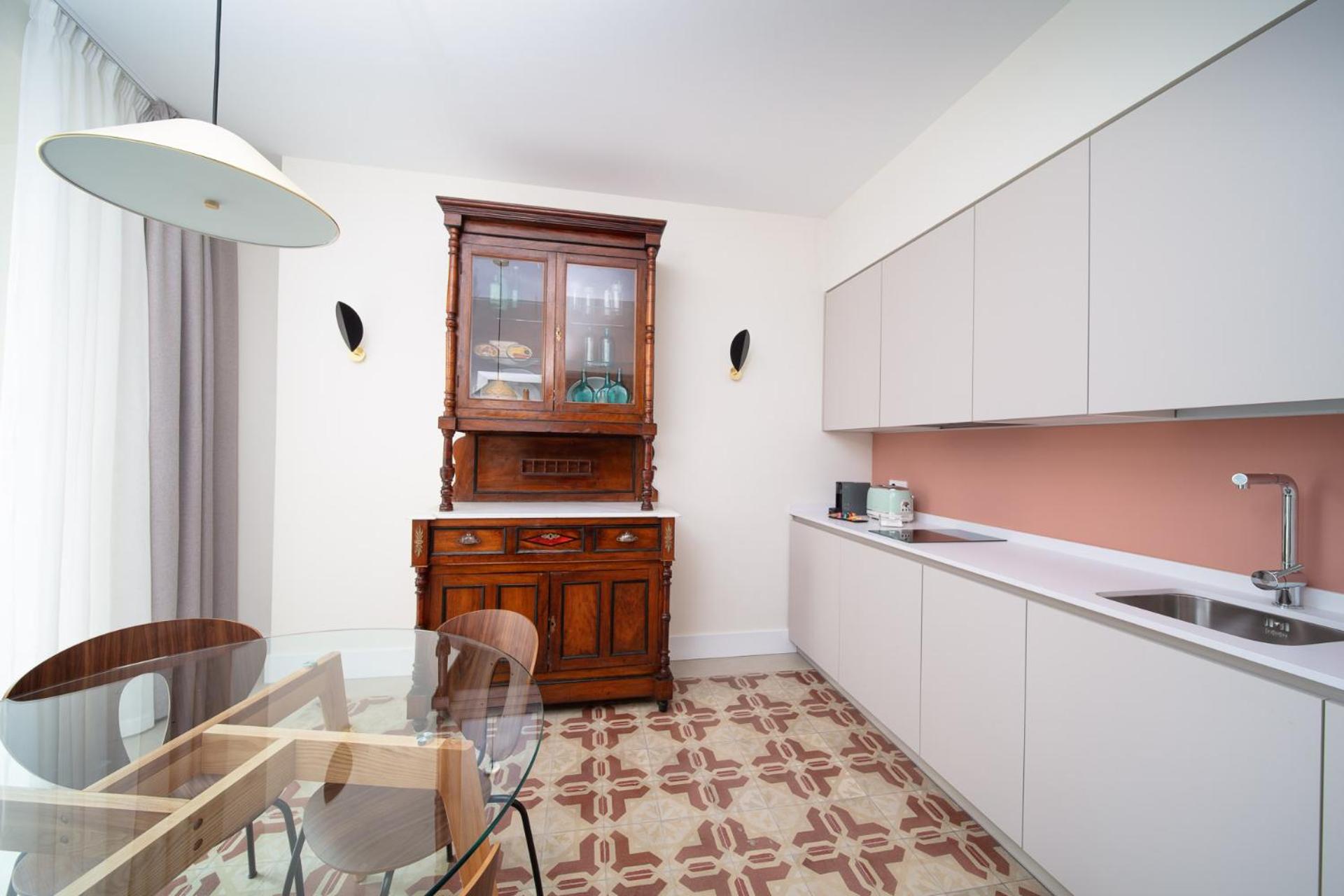 One-Bedroom Apartment - Photo 3
