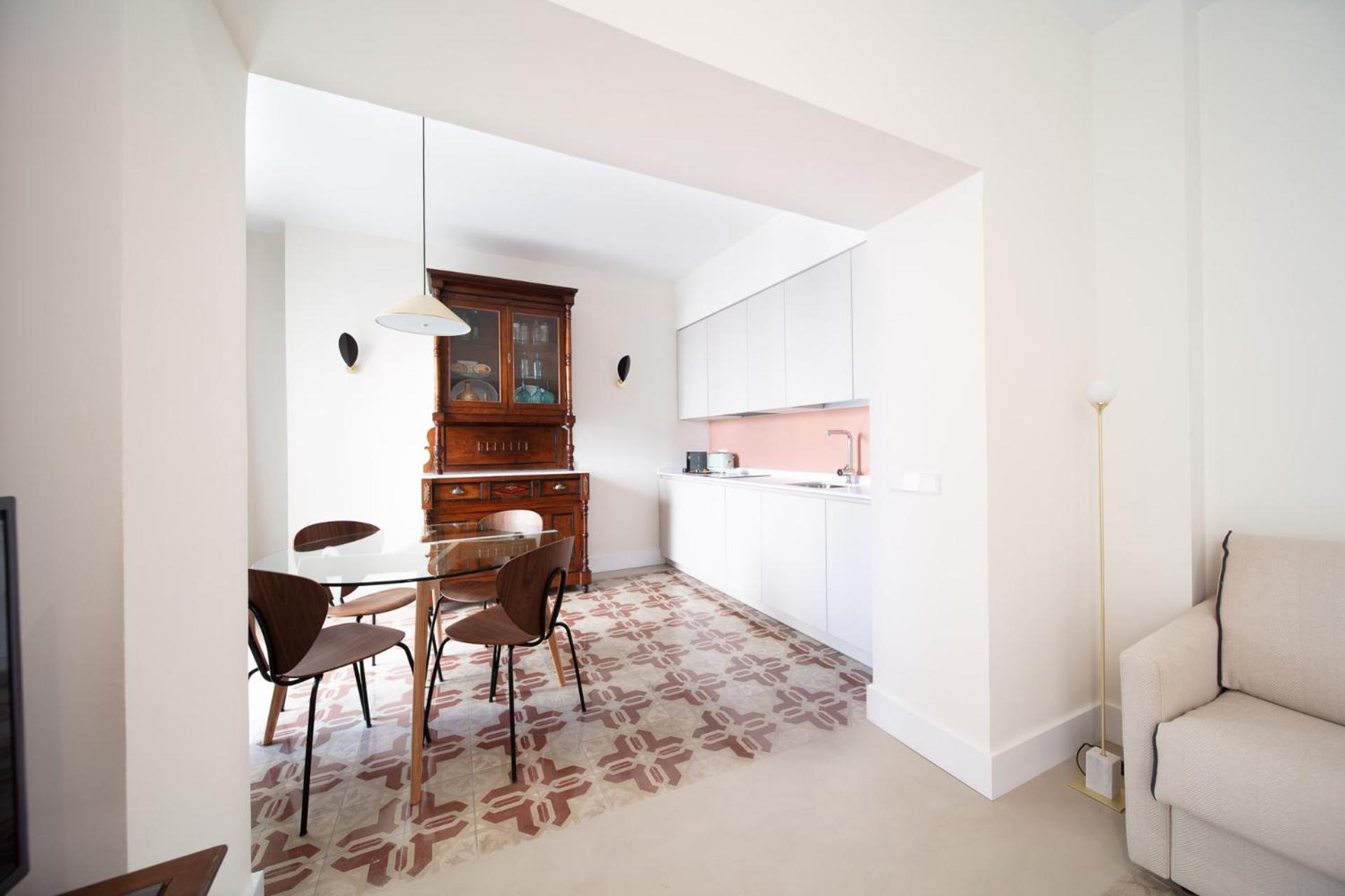 One-Bedroom Apartment - Photo 12