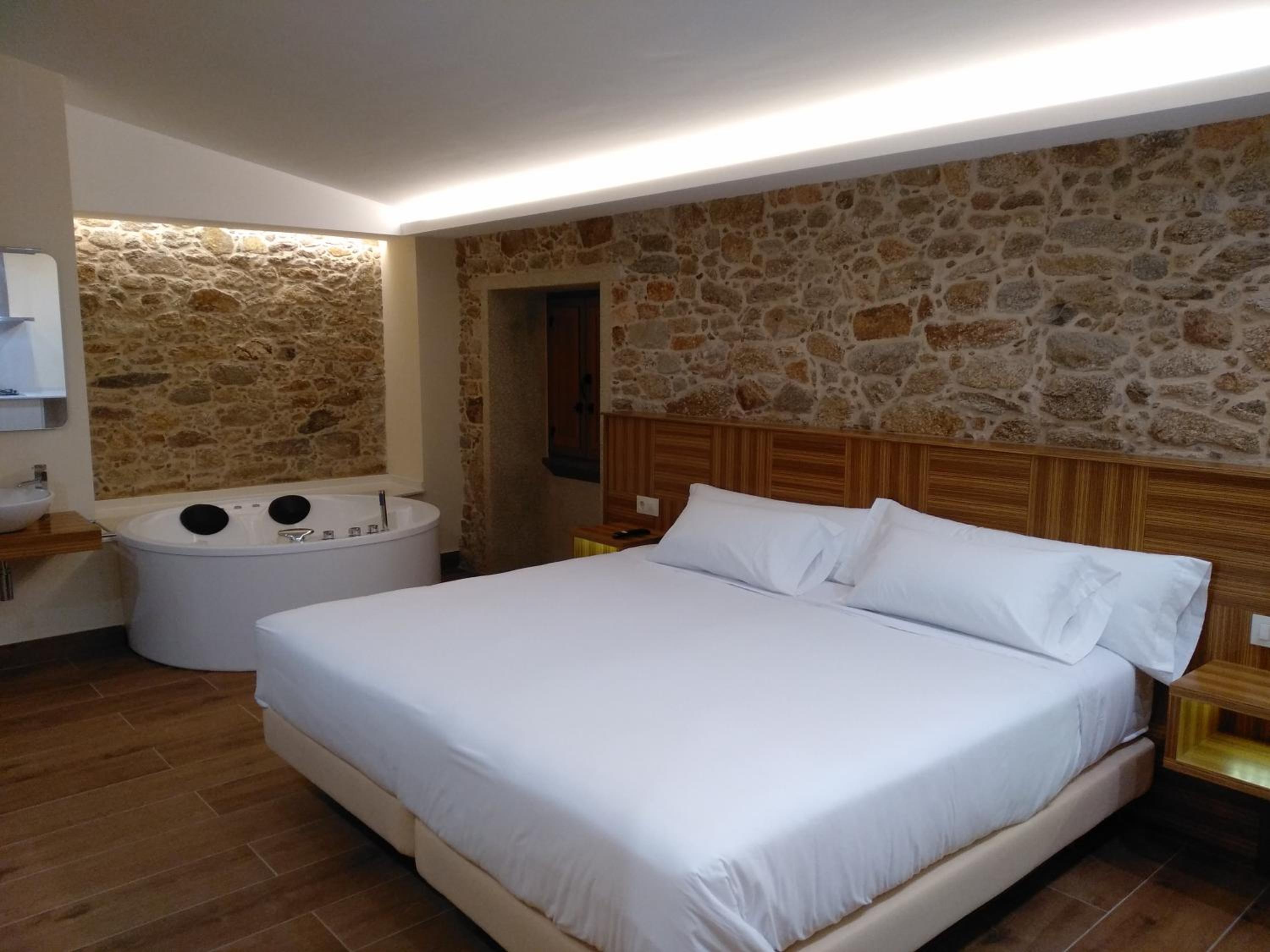 One-Bedroom Apartment - Photo 12