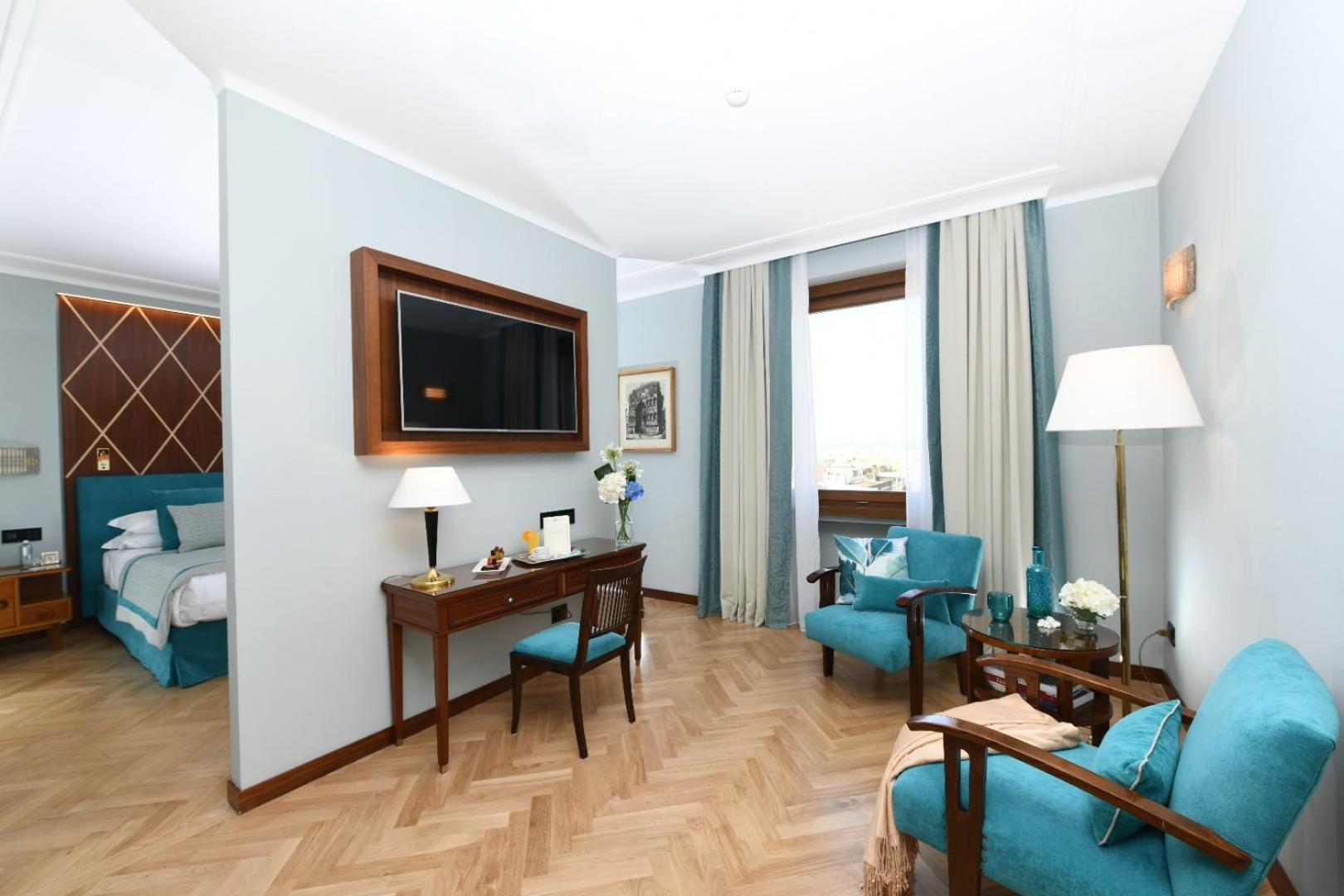 Premium Junior Suite thumbnail 6