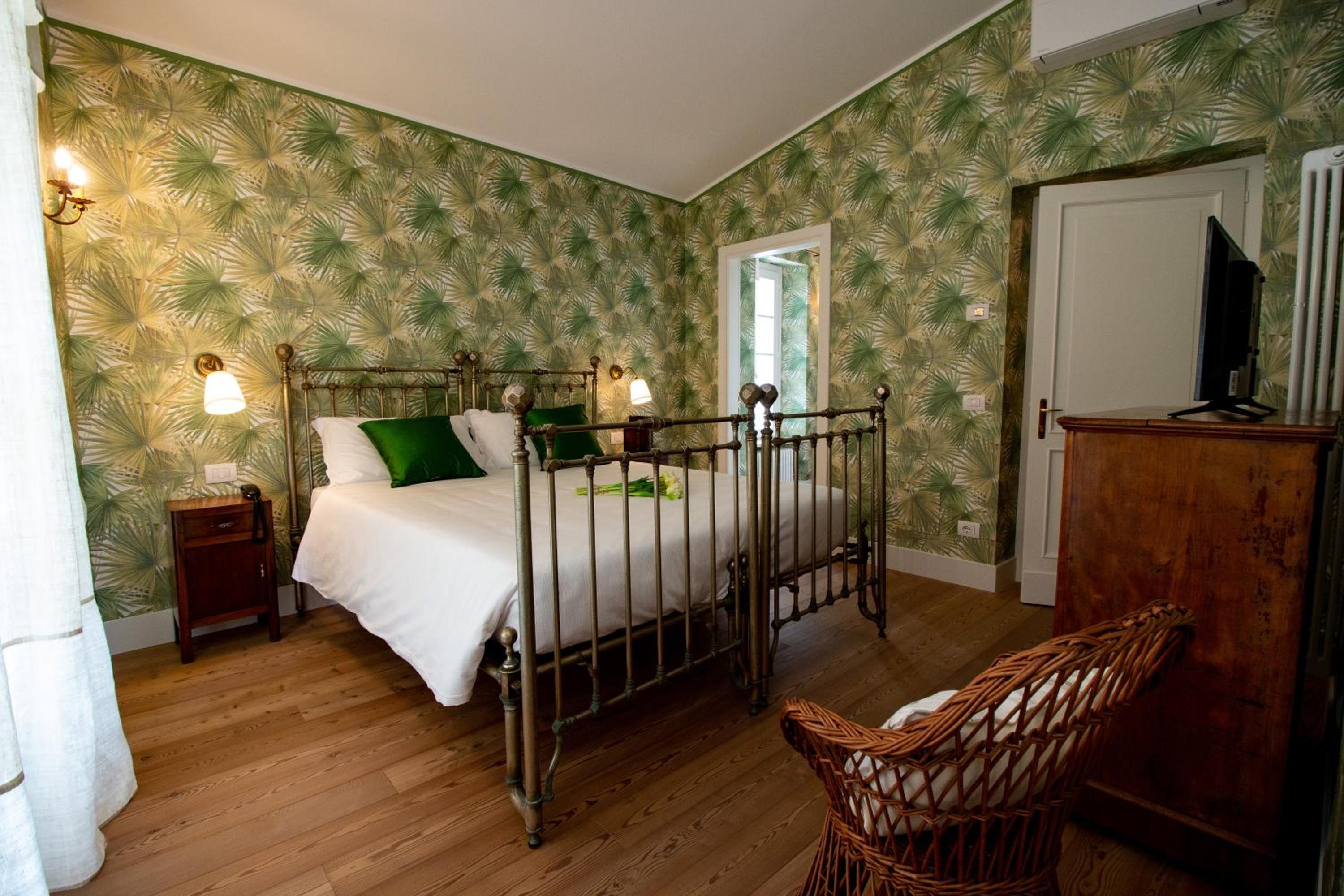 Two-Bedroom Suite - interconnecting rooms - Photo 9