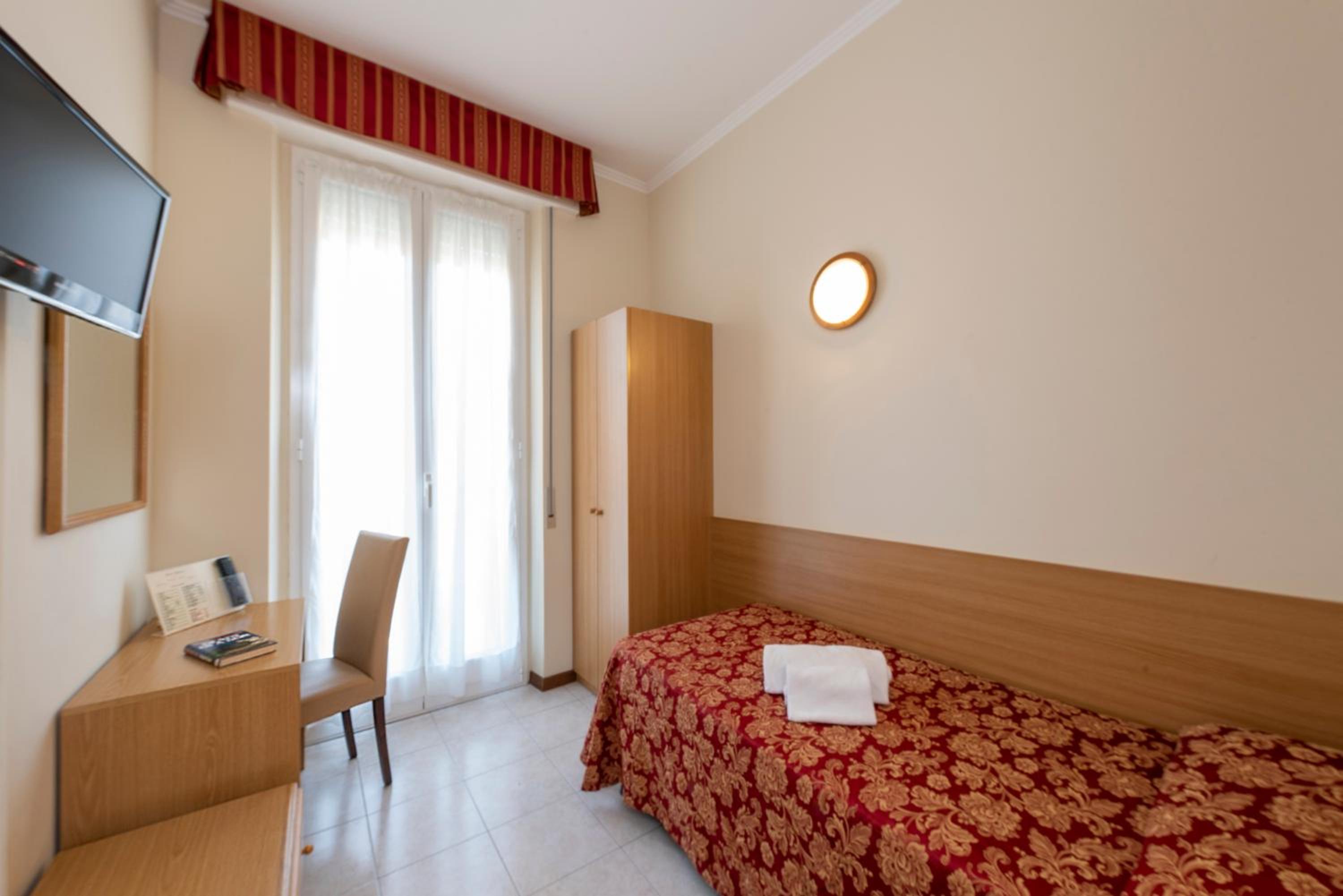 Large Single Room photo 2