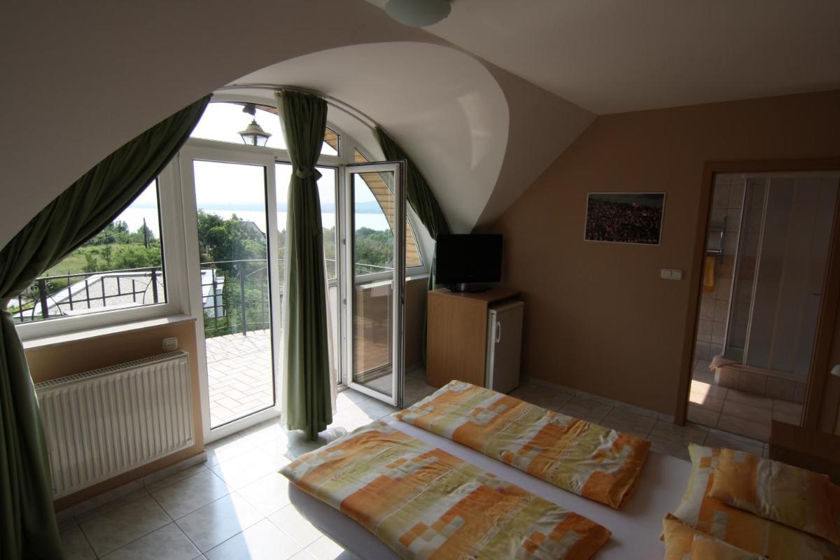 Double Room with Balcony and Lake View photo 1