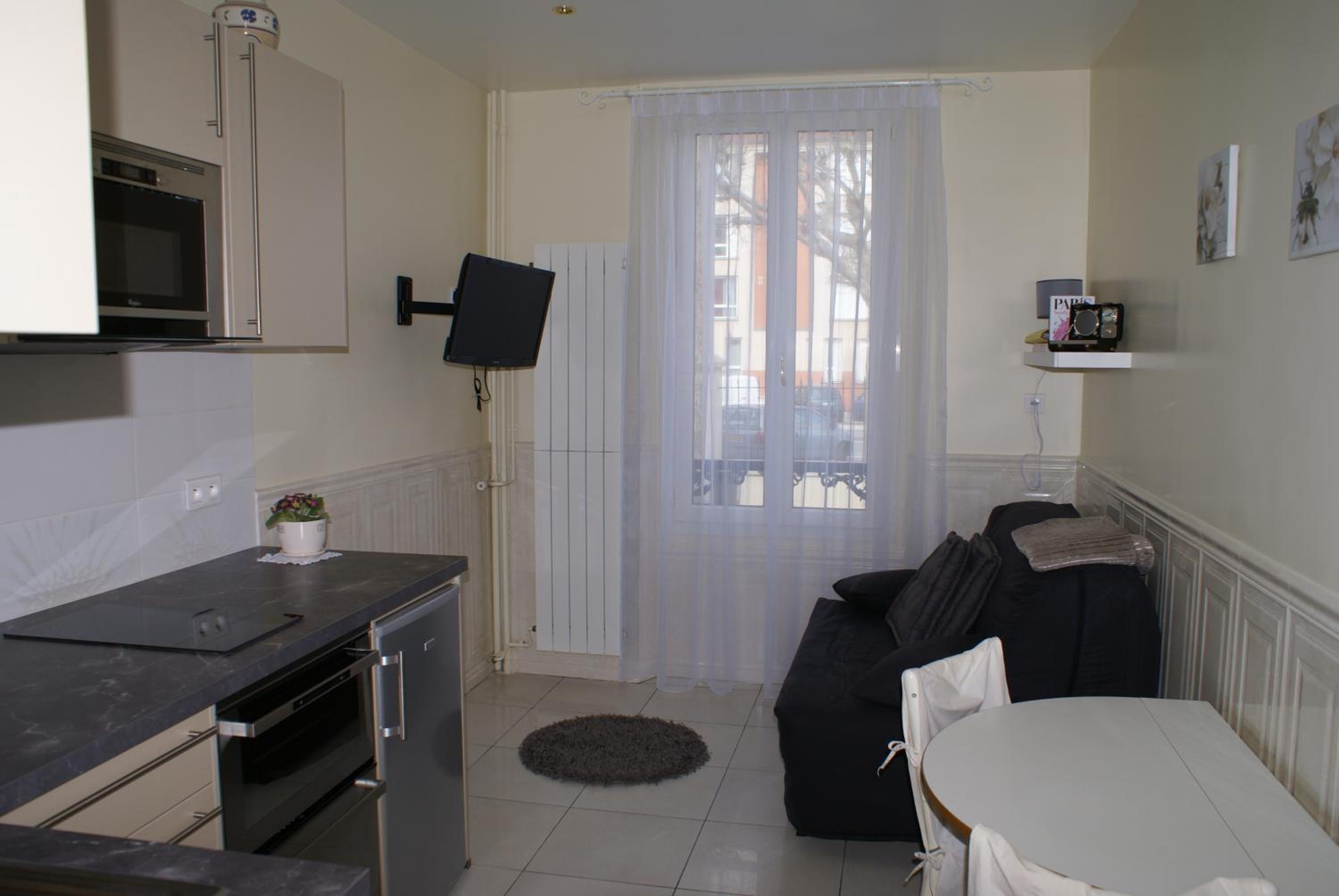 One-Bedroom Apartment (4 Adults) - Photo 3