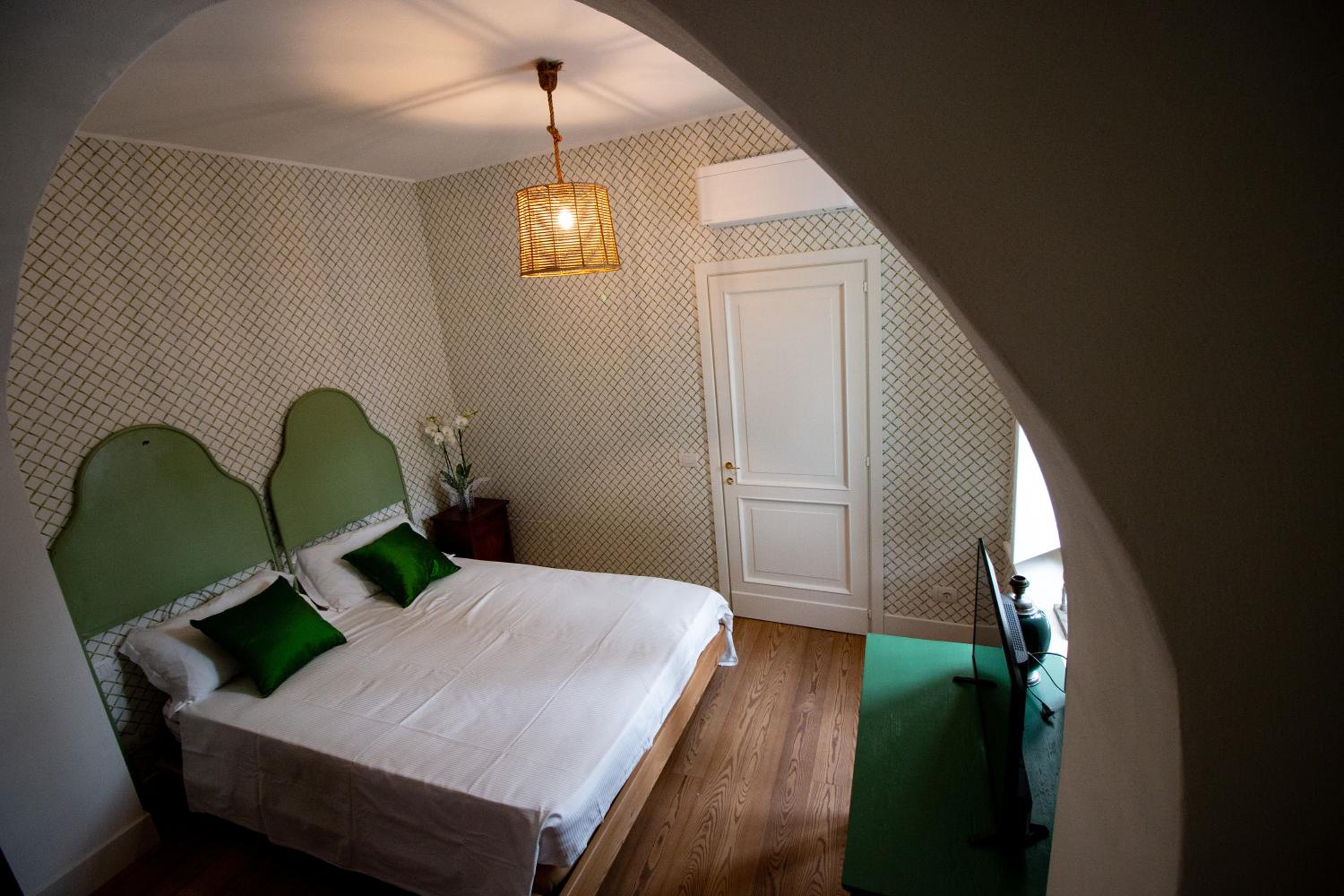 Standard Double Room - Photo 7