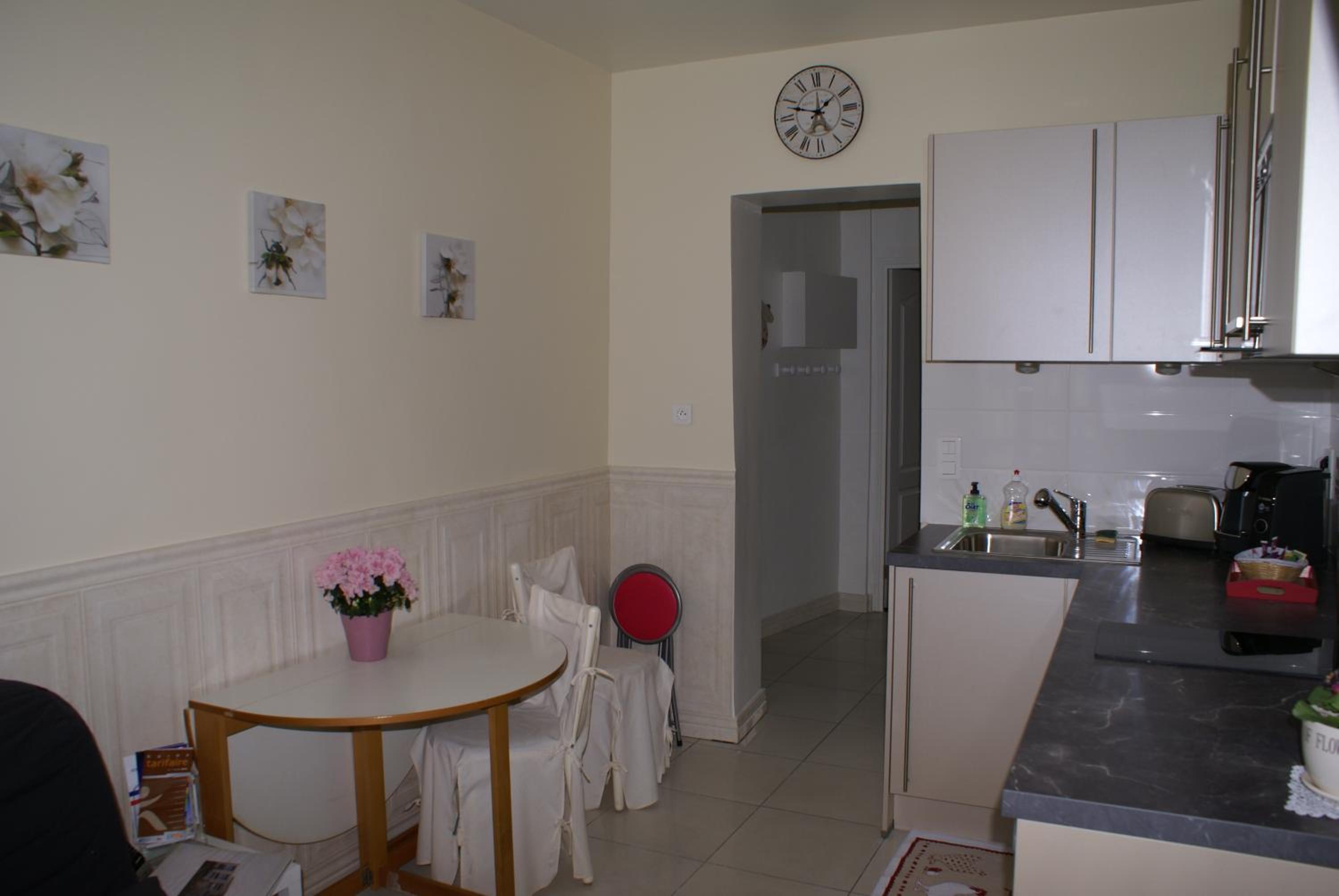 One-Bedroom Apartment (4 Adults) - Photo 4