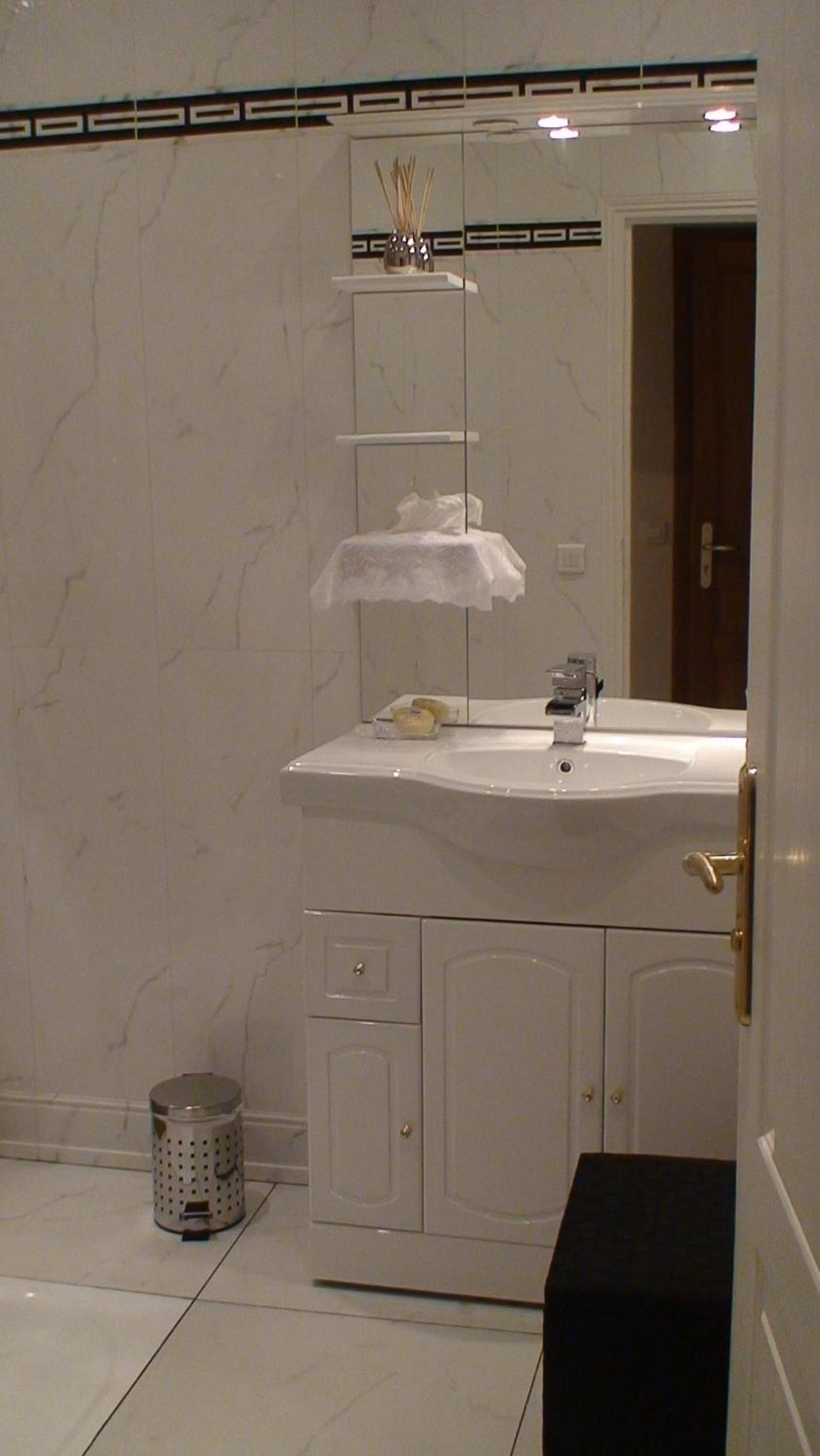 One-Bedroom Apartment (4 Adults) - Photo 16