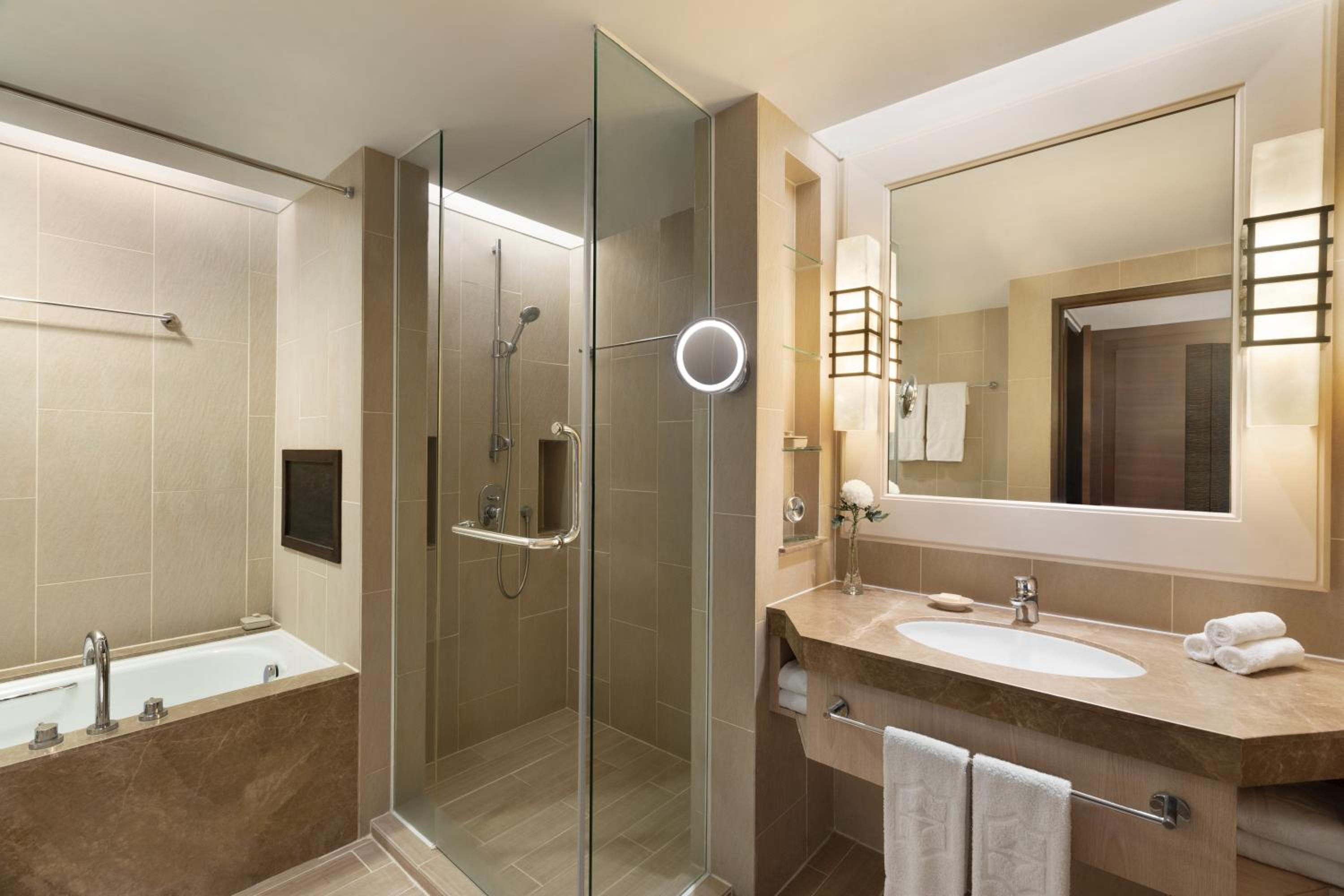 Garden Wing Executive Suite - Photo 5