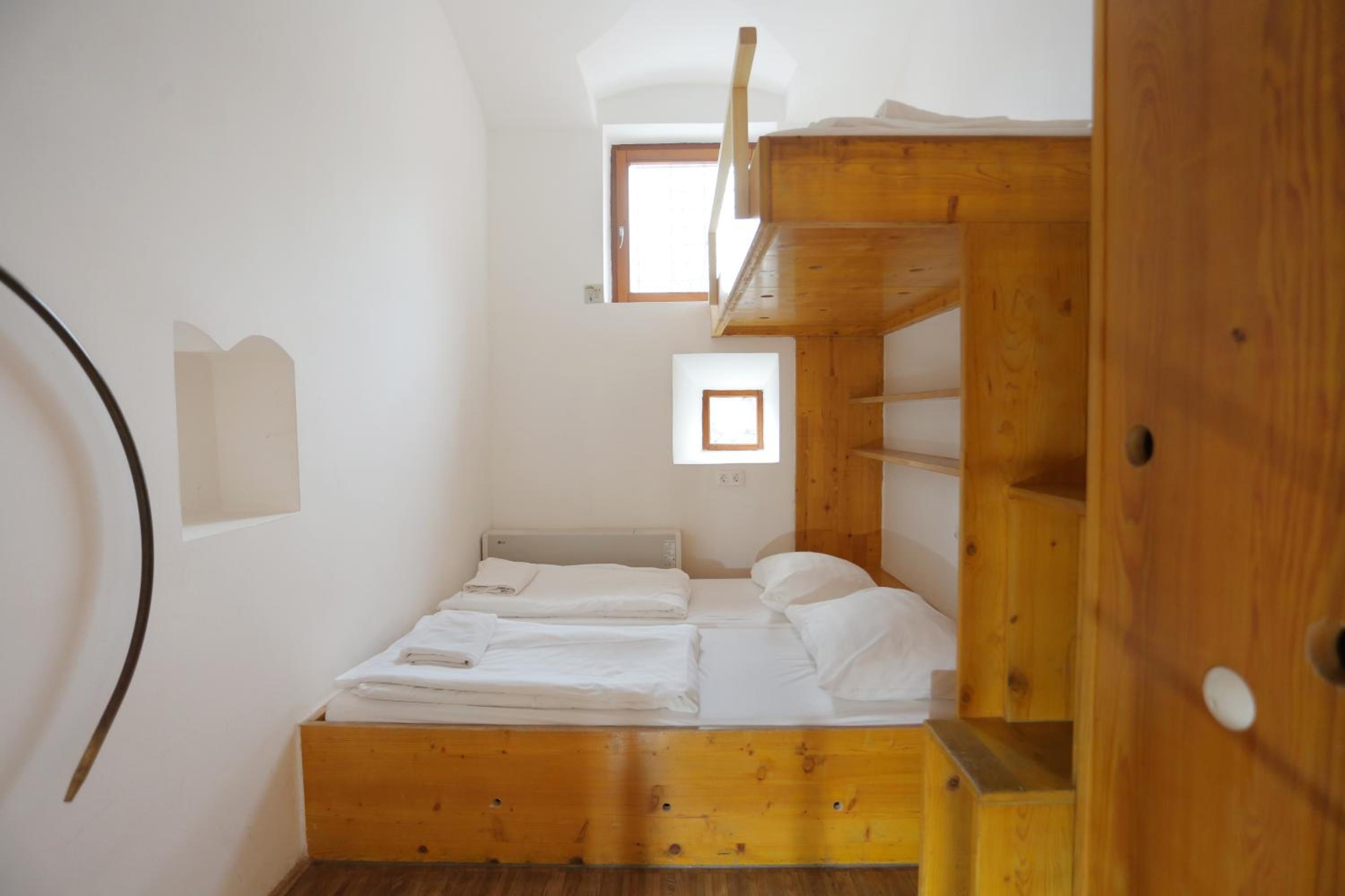 Basic Triple Room with Shared Bathroom photo 3