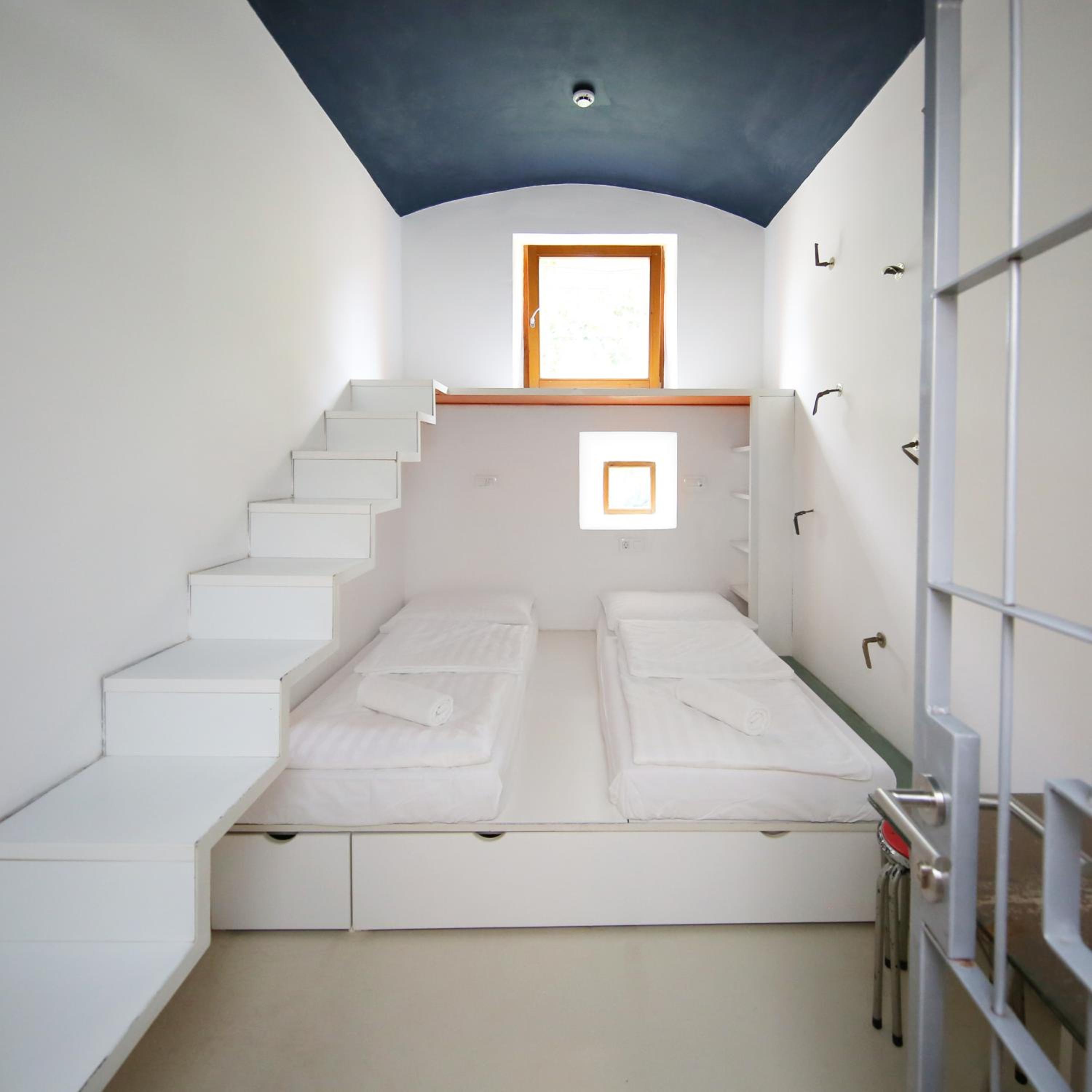Double Room with Shared Bathroom photo 2