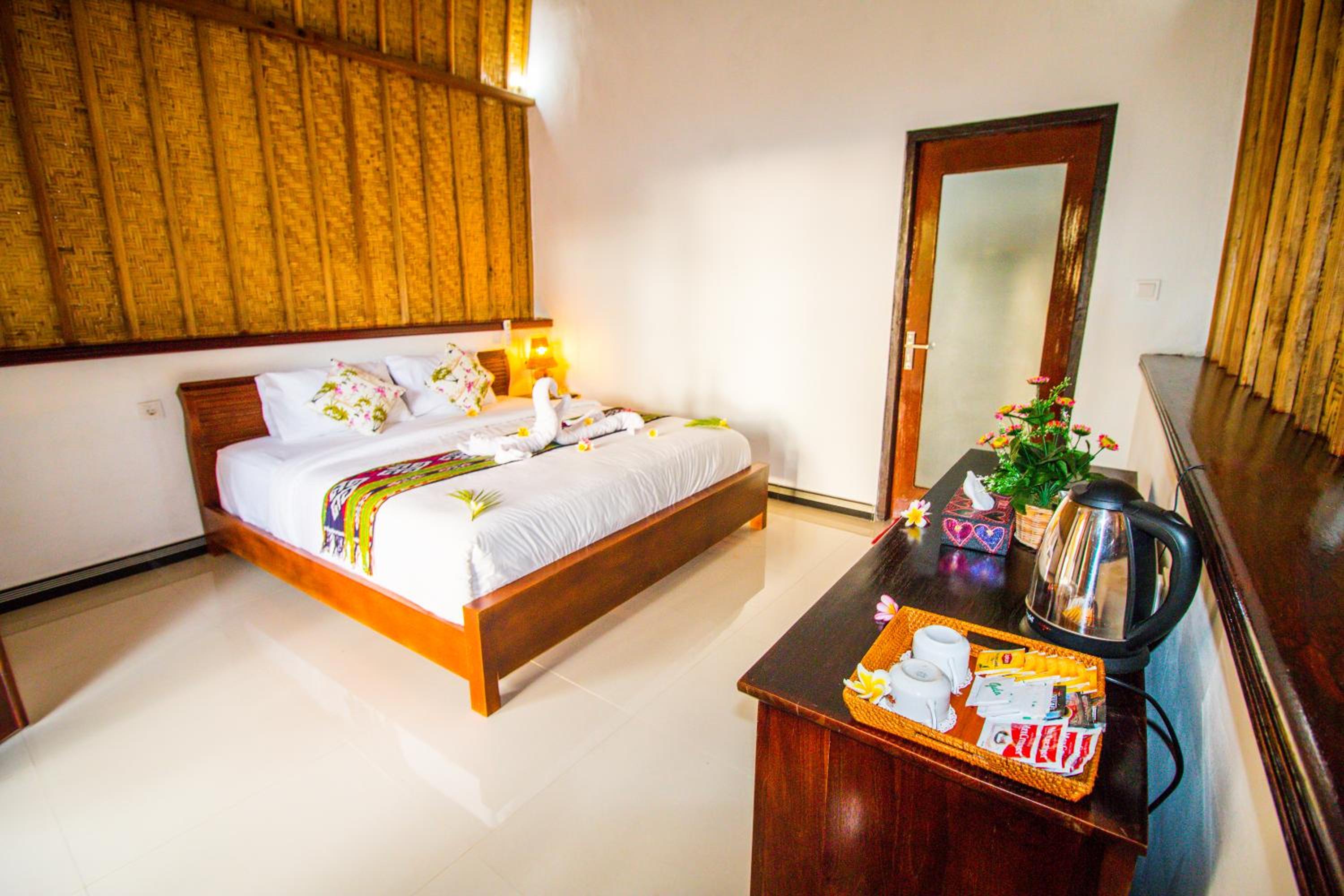 King Room with Balcony - Photo 40