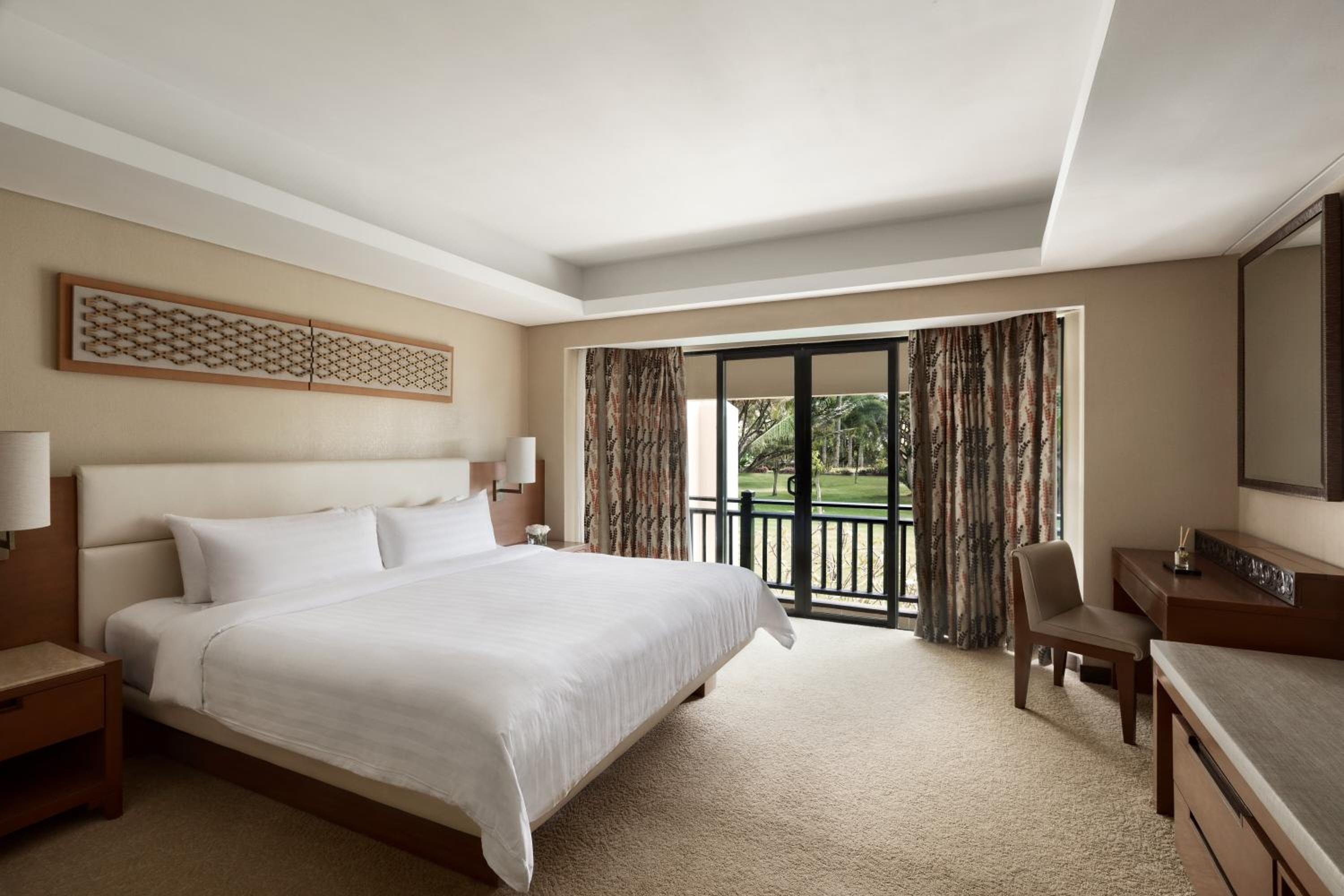 Garden Wing Deluxe King Room - Photo 1