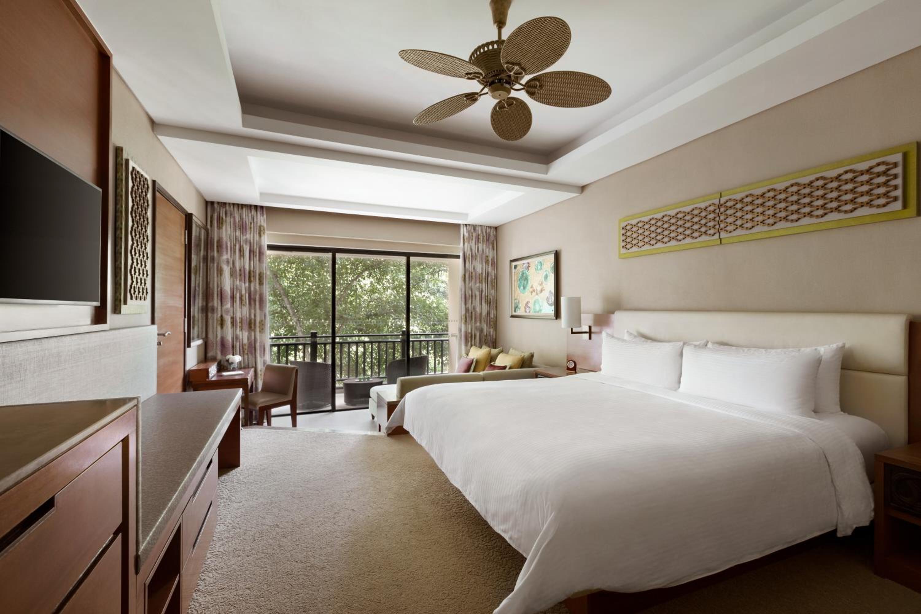 Garden Wing Superior Rainforest King Room - Photo 1
