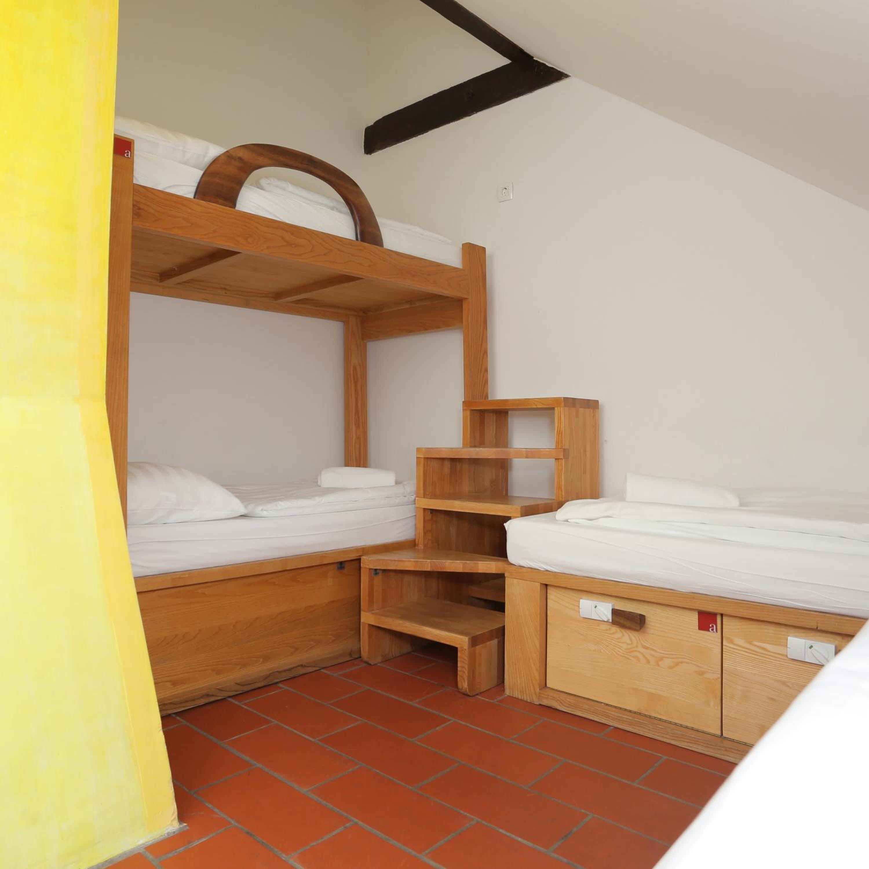 Single Bed in 4-Bed Dormitory Room photo 3