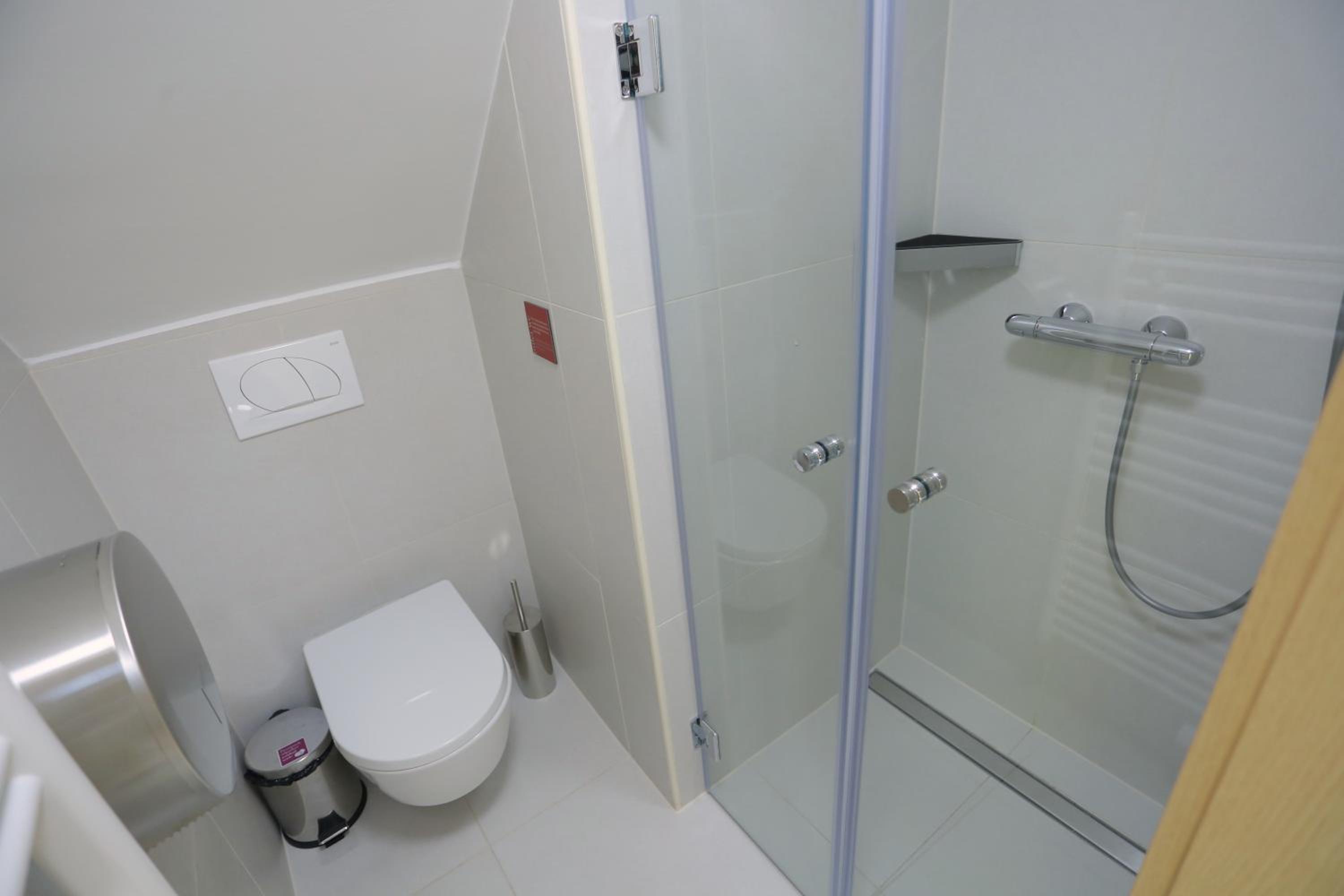 Quadruple Room with Private Bathroom photo 2