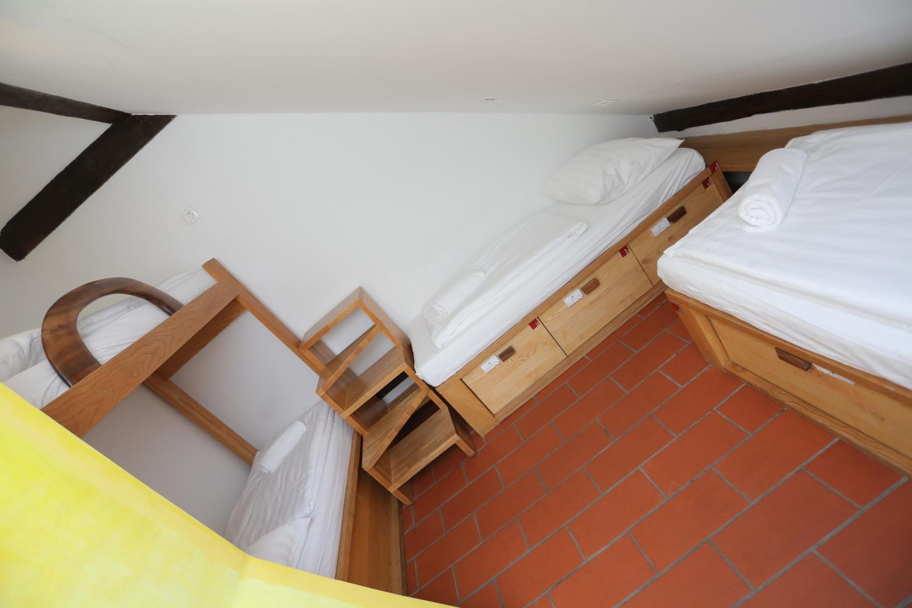 Single Bed in 4-Bed Dormitory Room photo 1