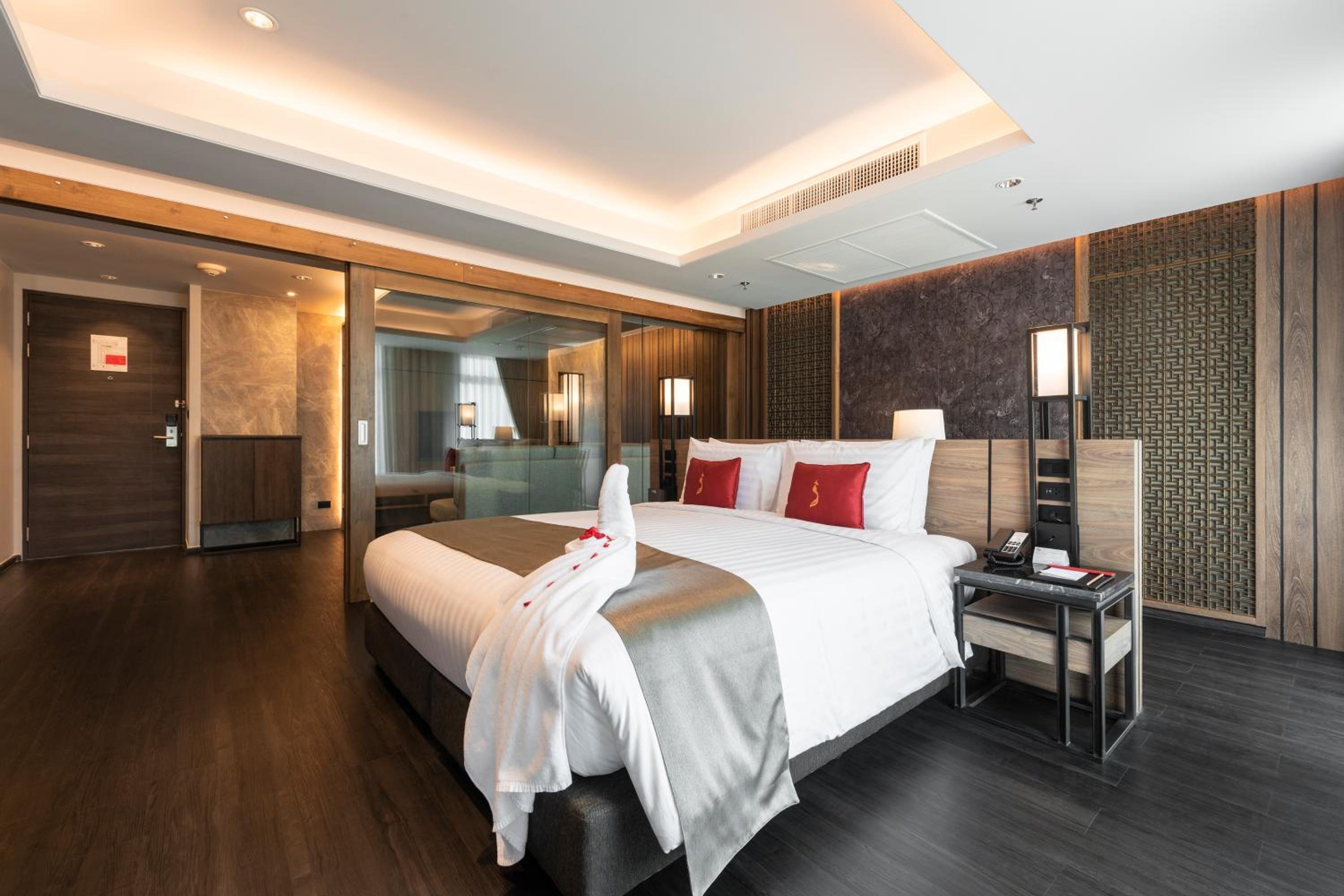 One-Bedroom King Suite - Photo 2