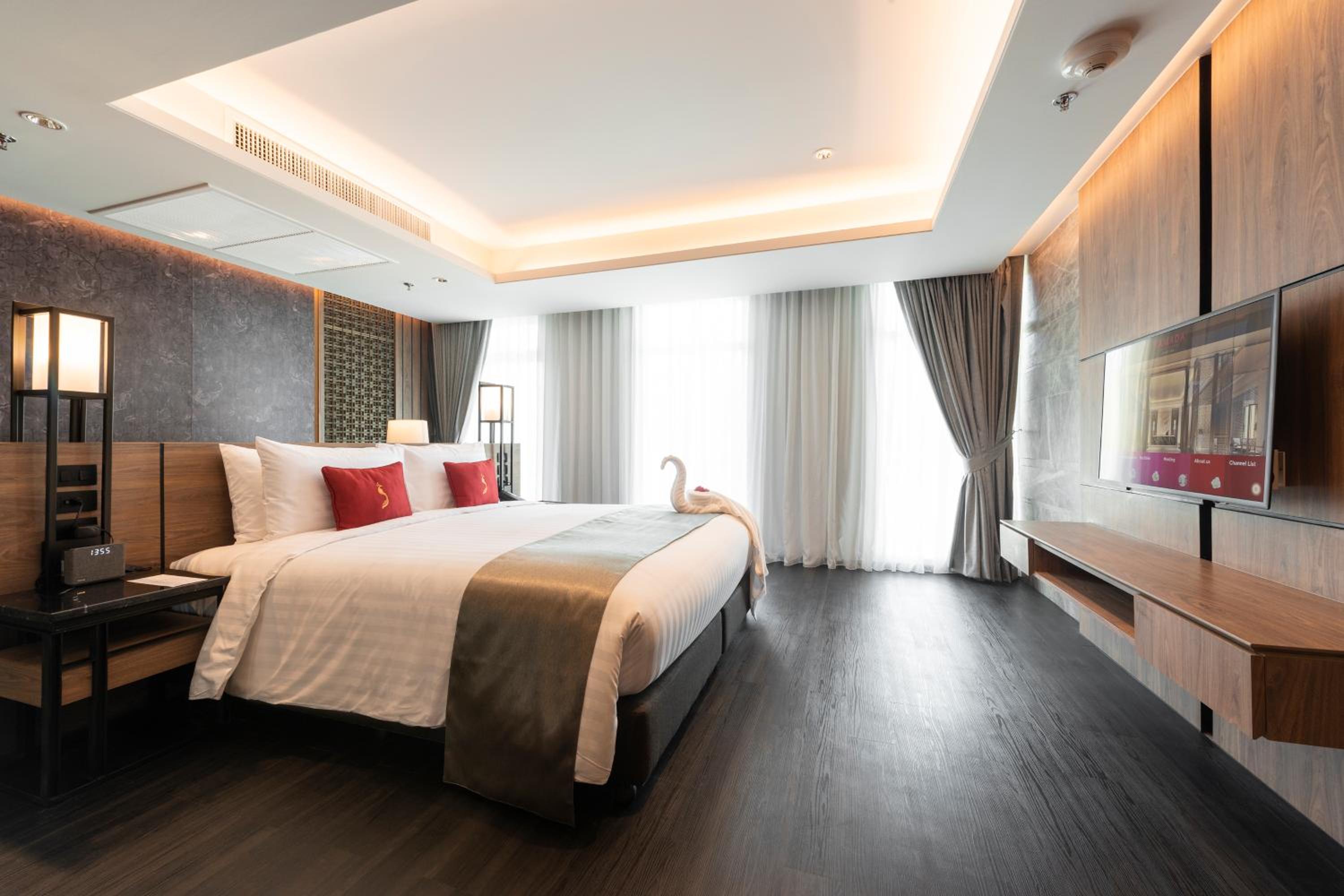 One-Bedroom King Suite - Photo 14