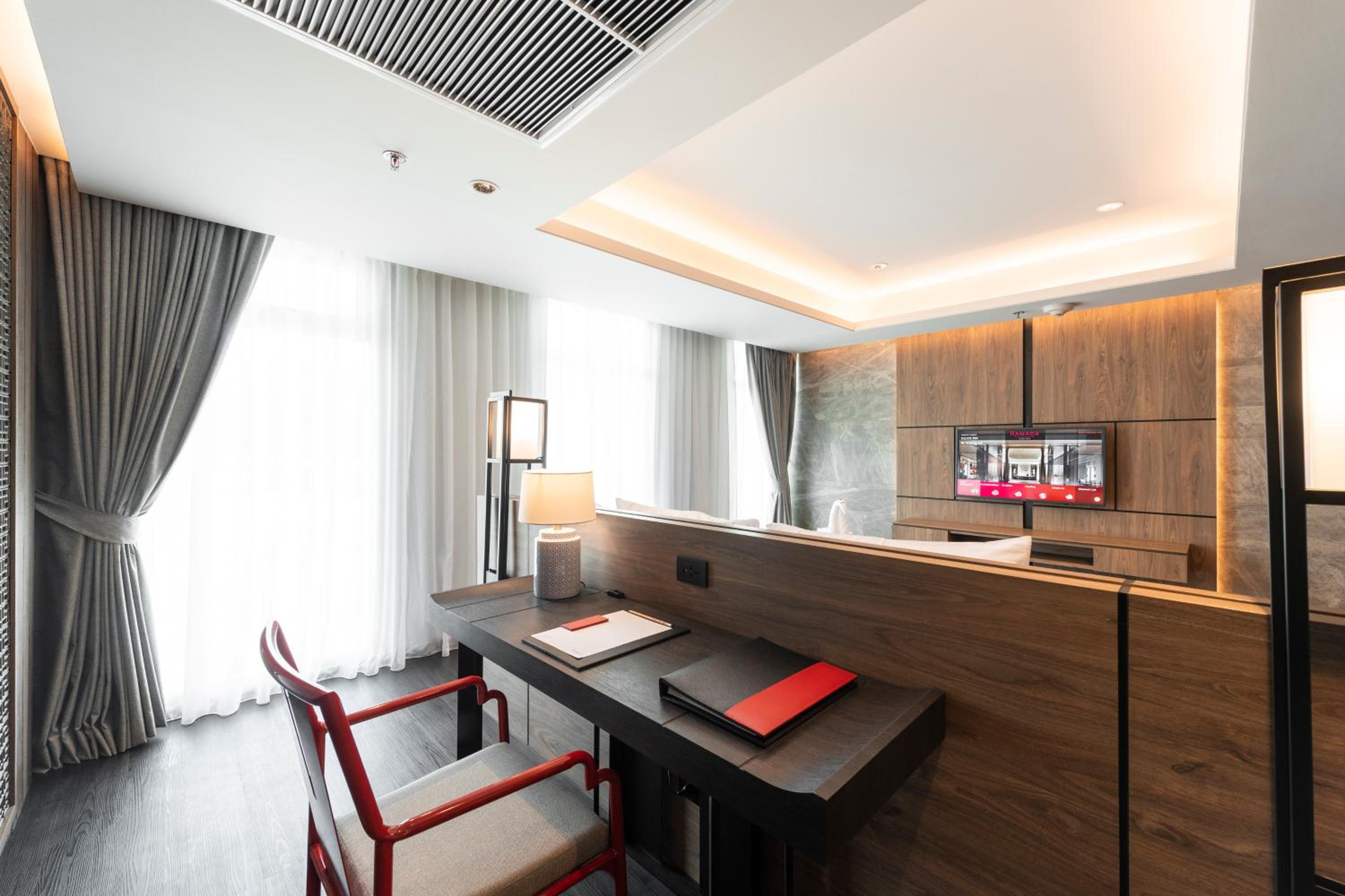 One-Bedroom King Suite - Photo 10