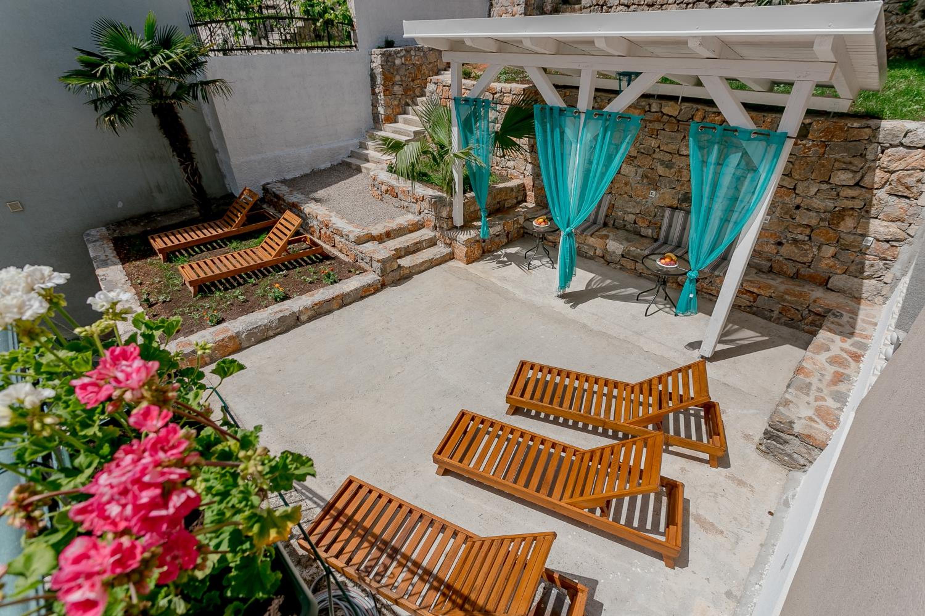 Studio with Terrace photo 3