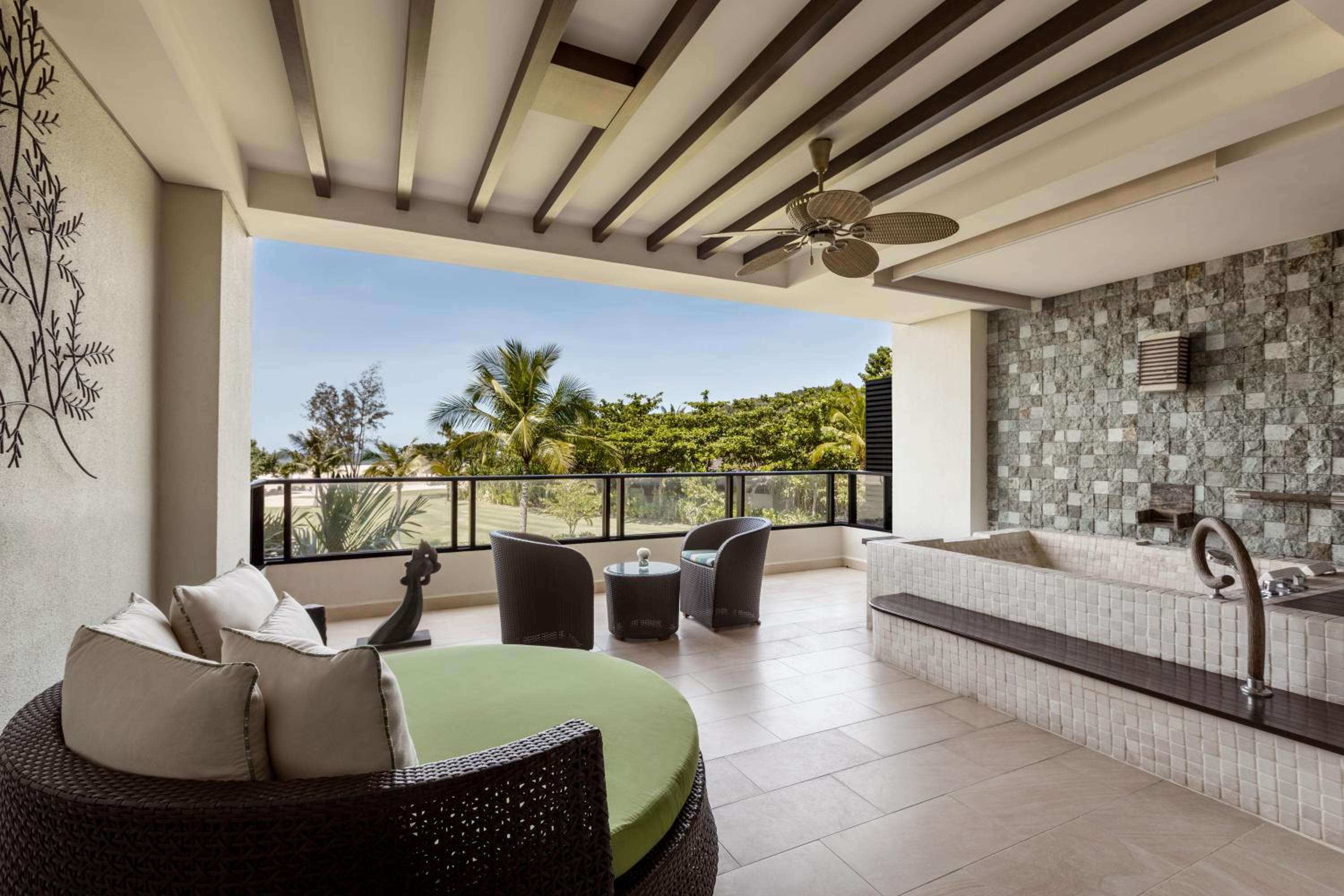 Ocean Wing Junior Suite Sea View King Room  - Photo 10