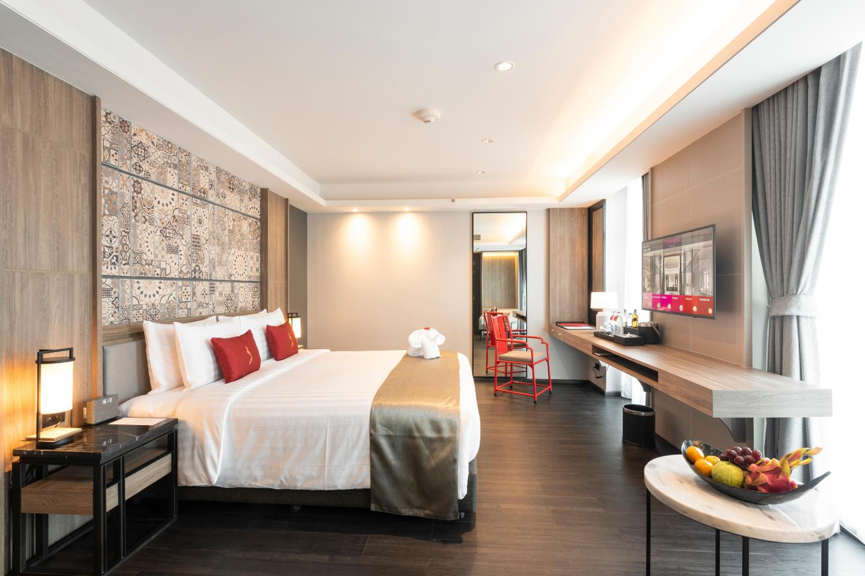 Premium King Room - Photo 4
