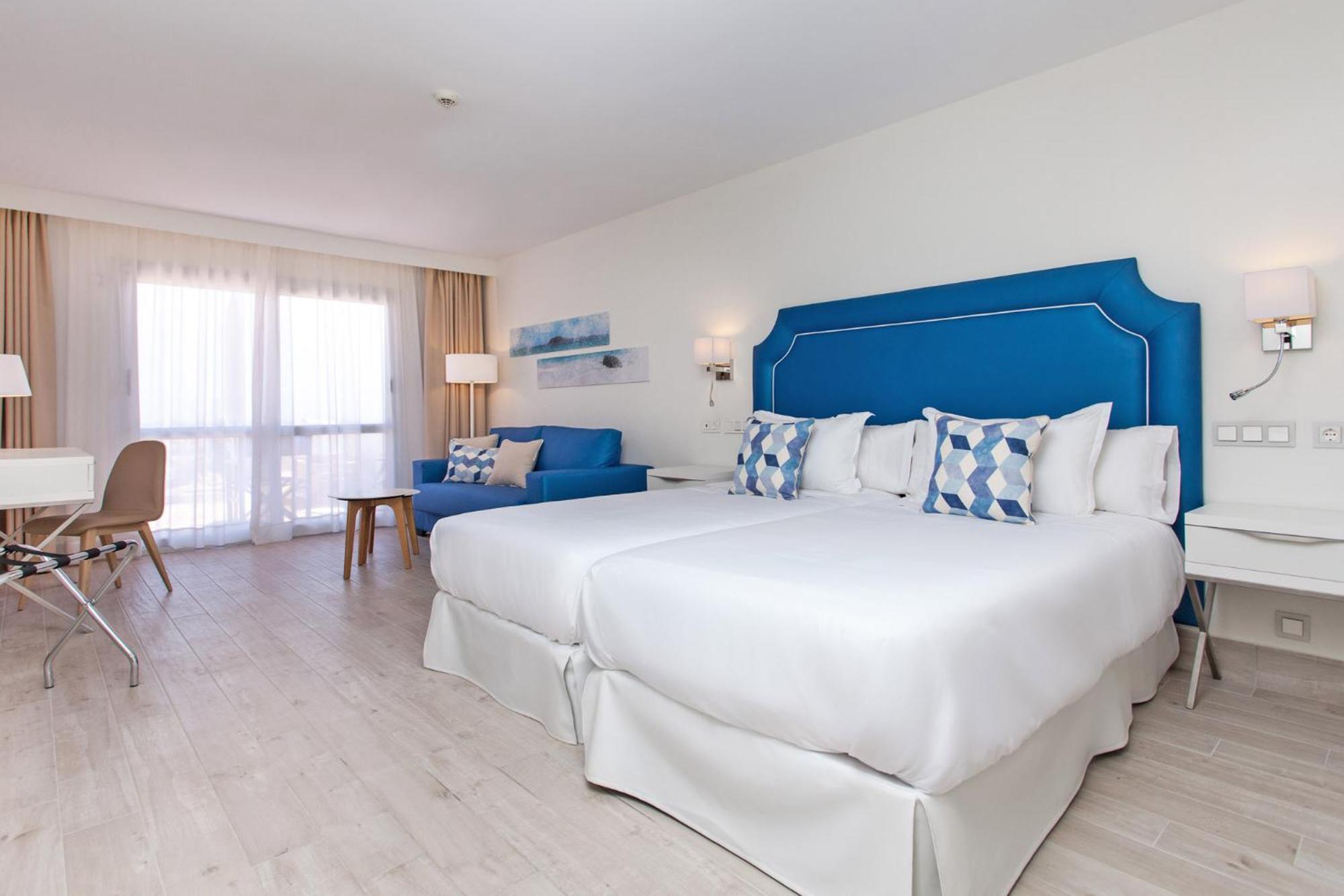Triple Room with Sea View (2 Adults + 1 Child) photo 3
