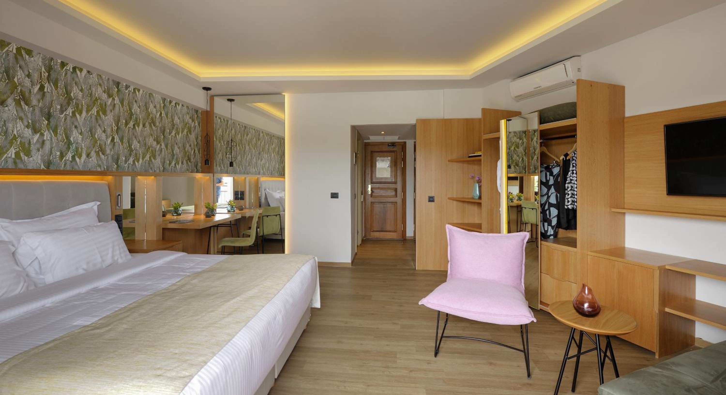 Junior Suite with Sea View - Photo 2