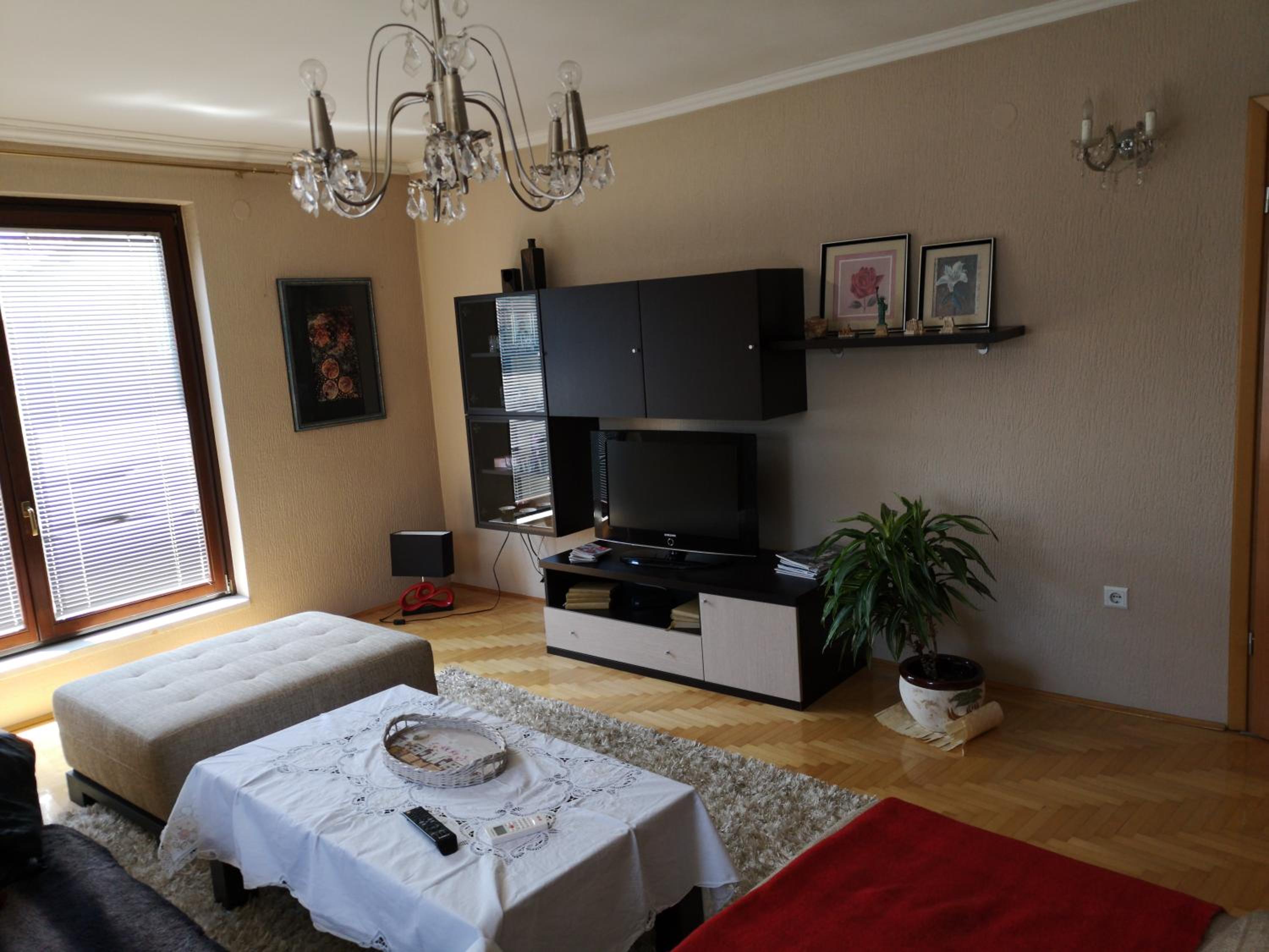 Apartment photo 2