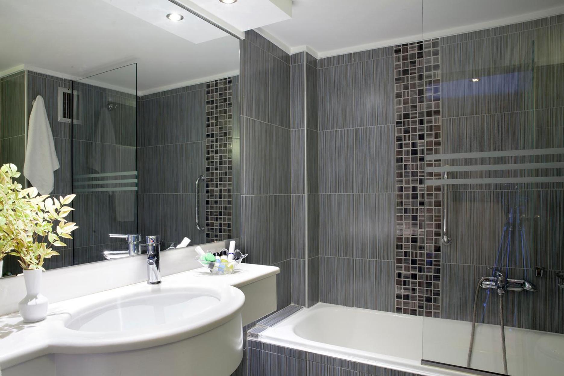 Junior Suite with Sea View - Photo 3