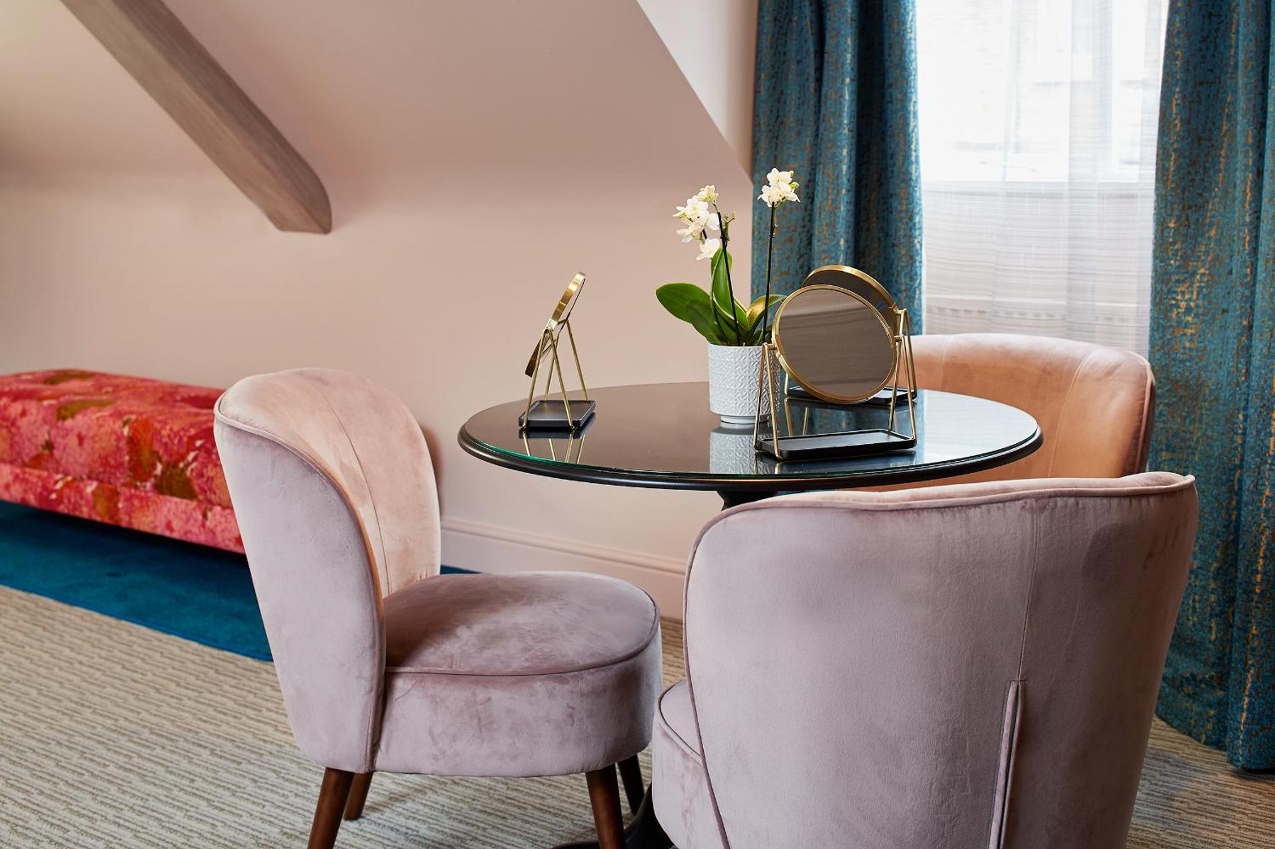 Signature Suite - Photo 3