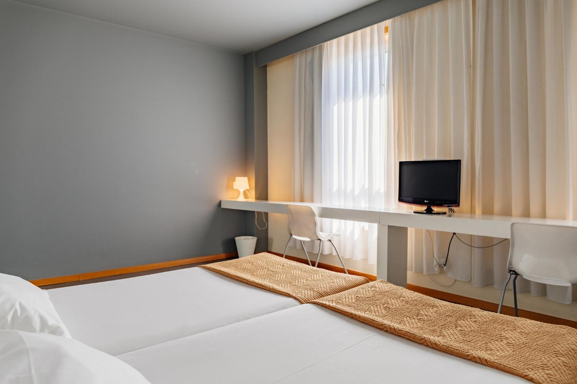 Standard Twin Room - Photo 3
