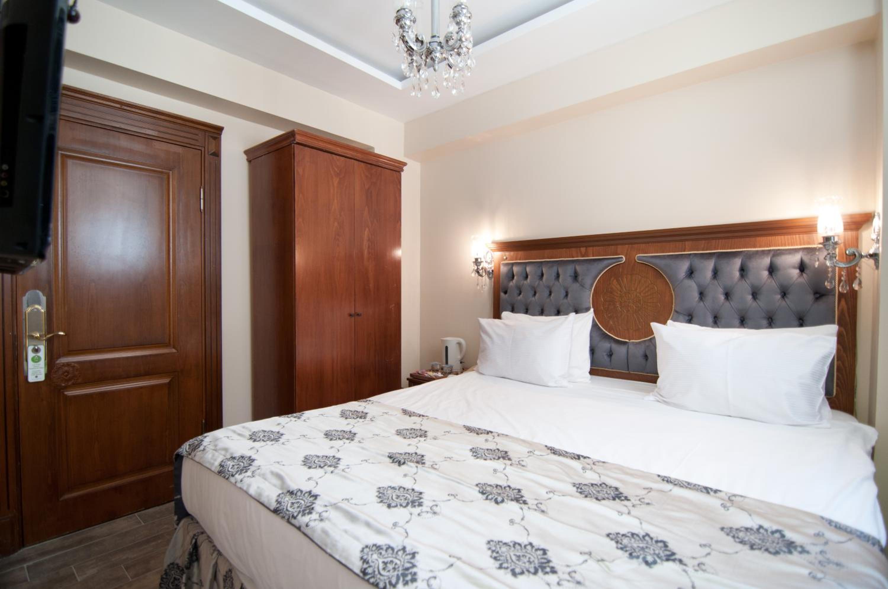 Economy Double Room photo 2