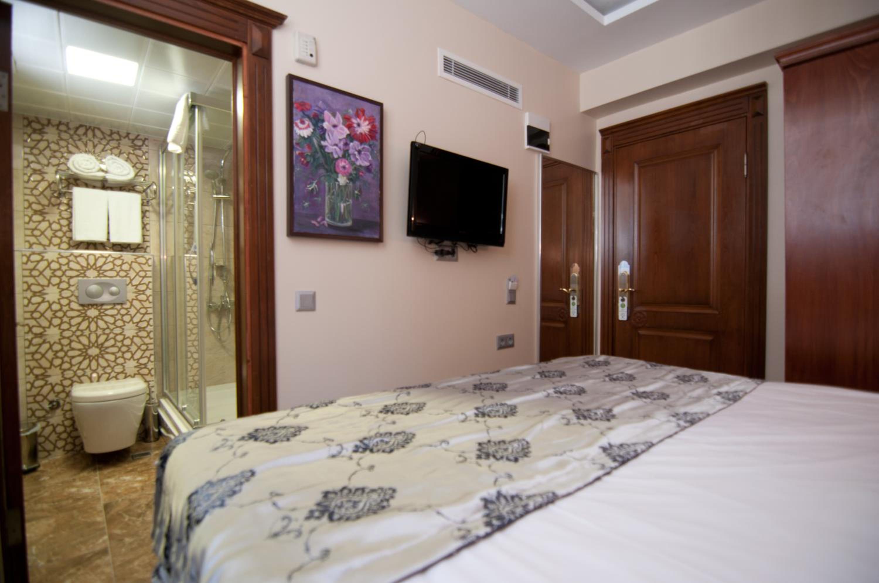 Economy Double Room photo 3
