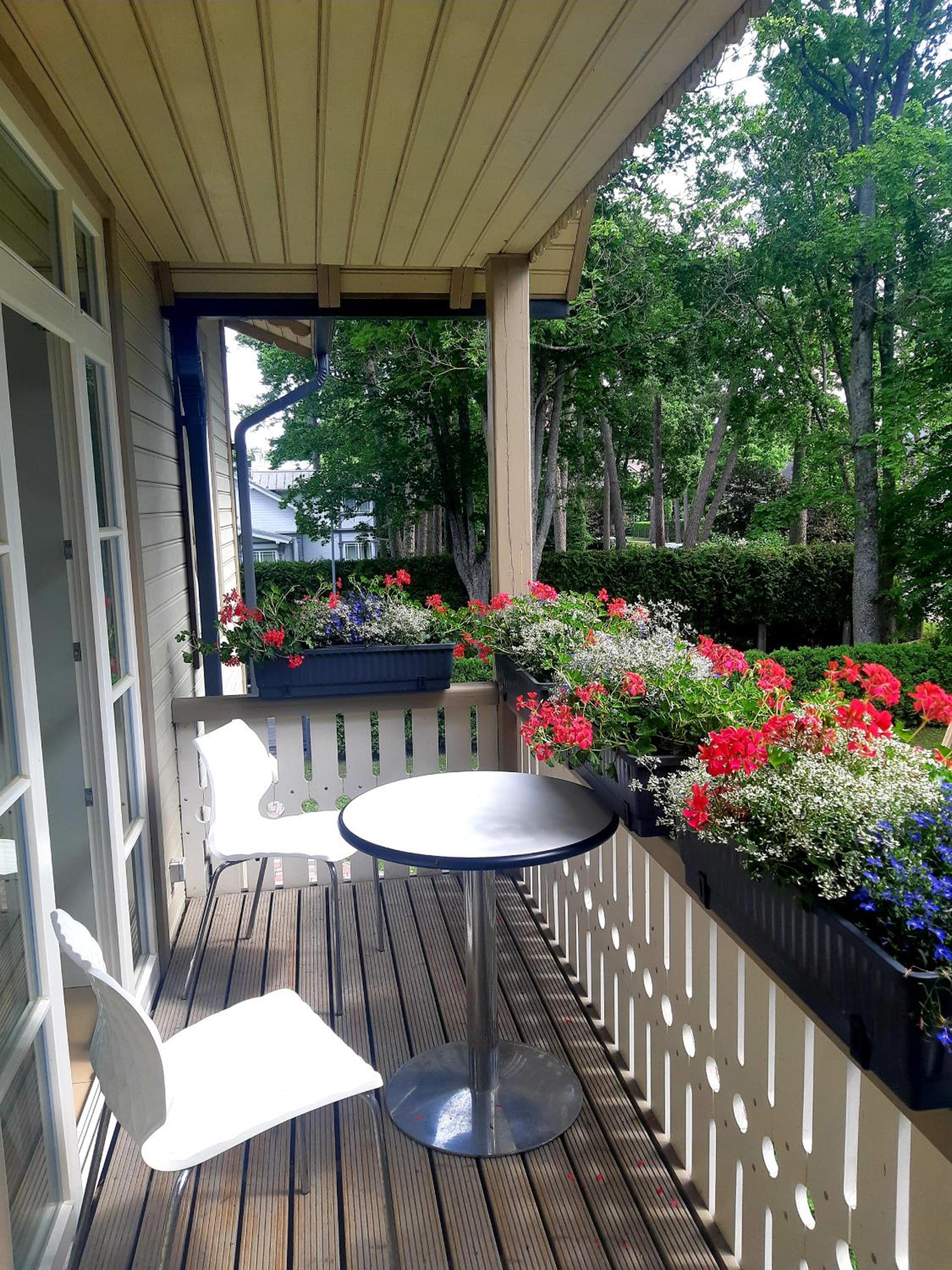 Apartment with Balcony photo 2