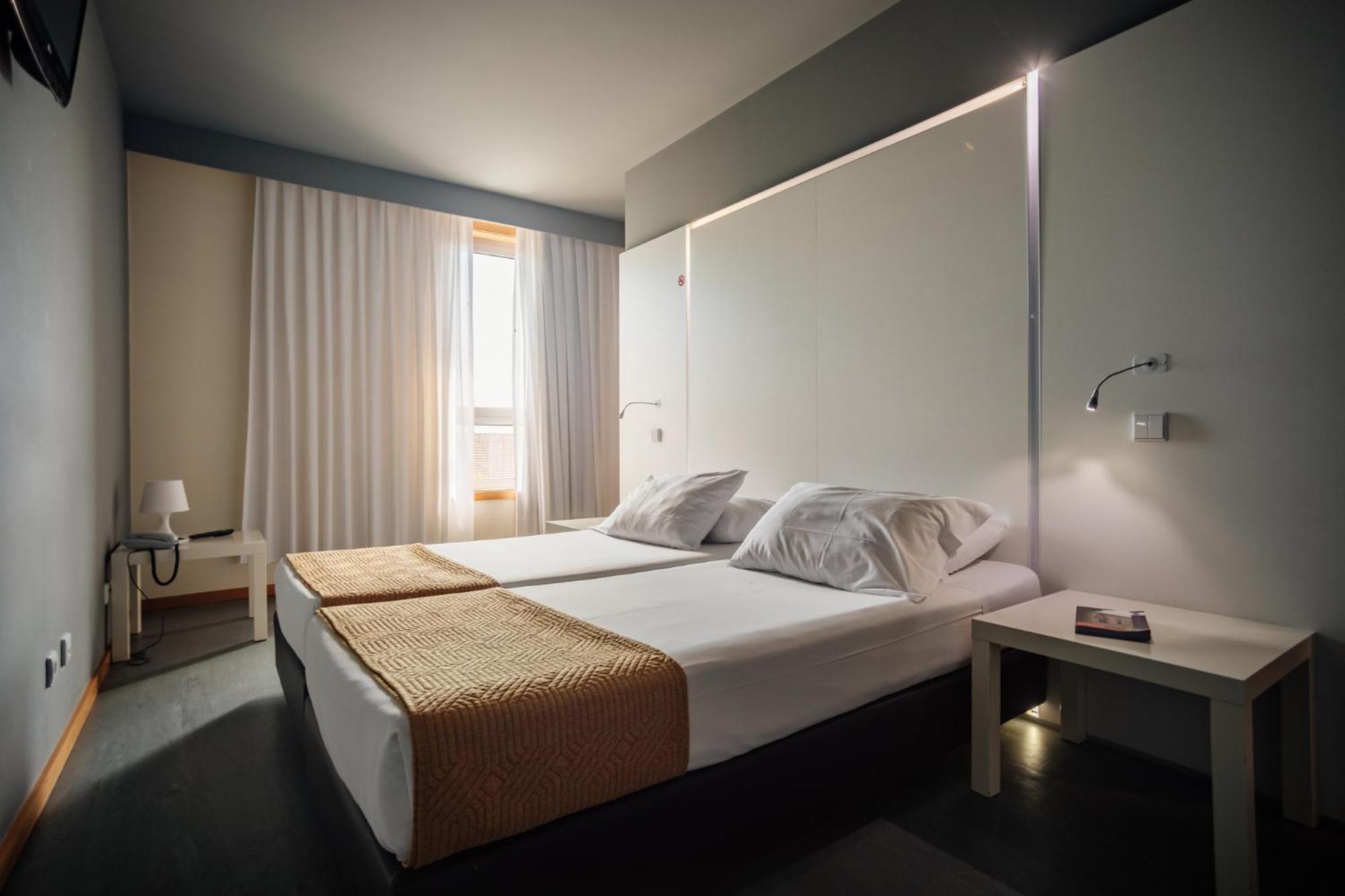 Standard Twin Room - Photo 1