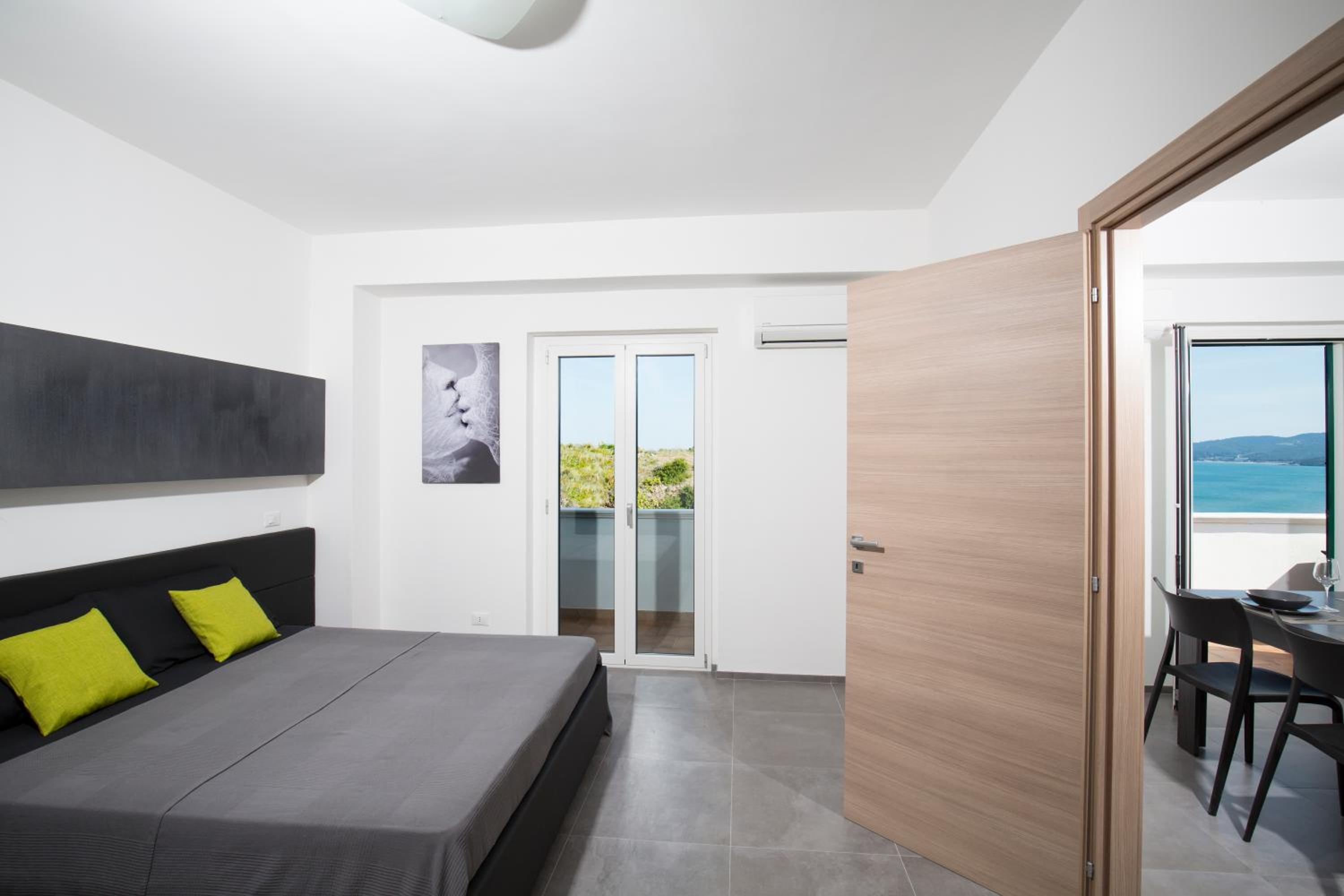 Superior One-Bedroom Apartment