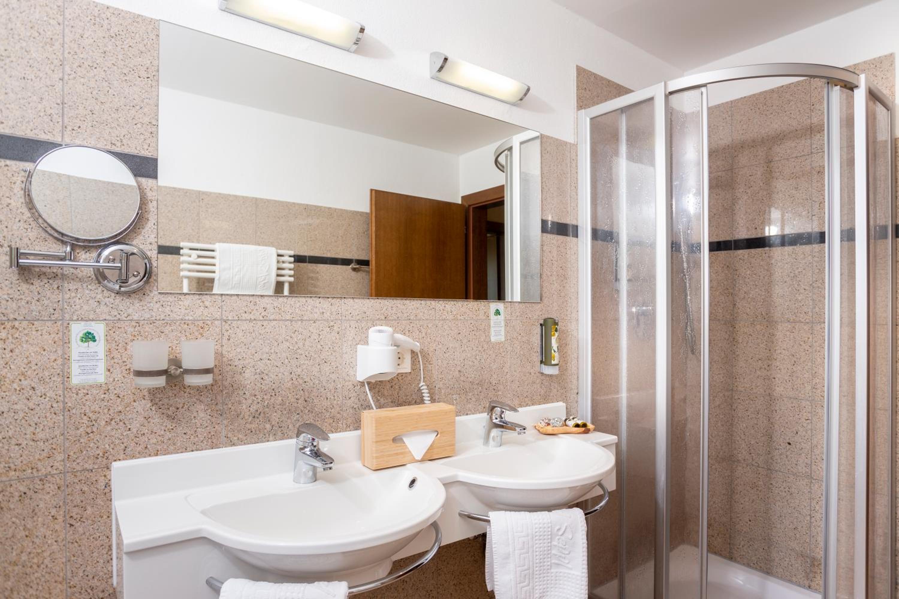 Junior Suite with Balcony - Photo 5