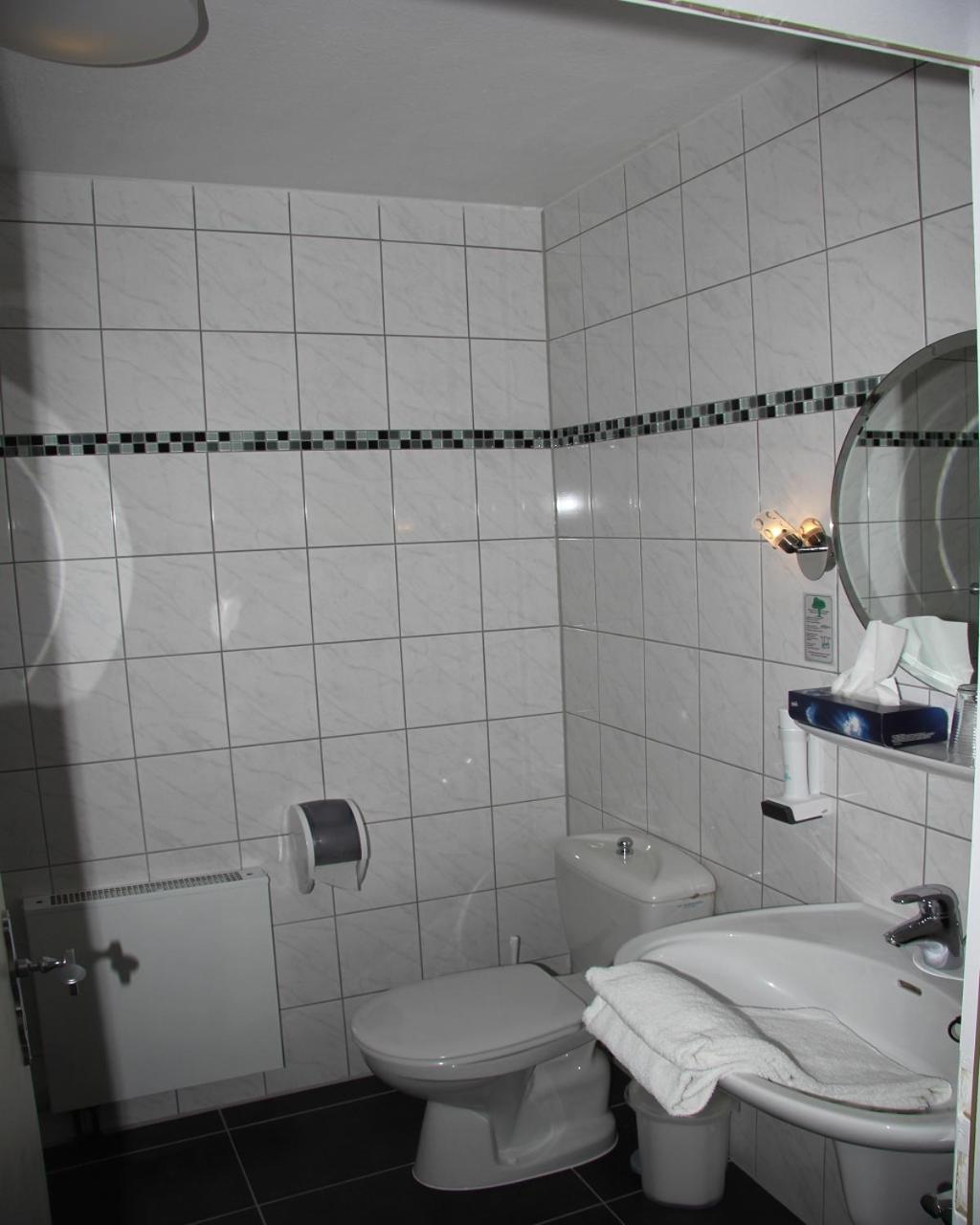 Double Room - Photo 9