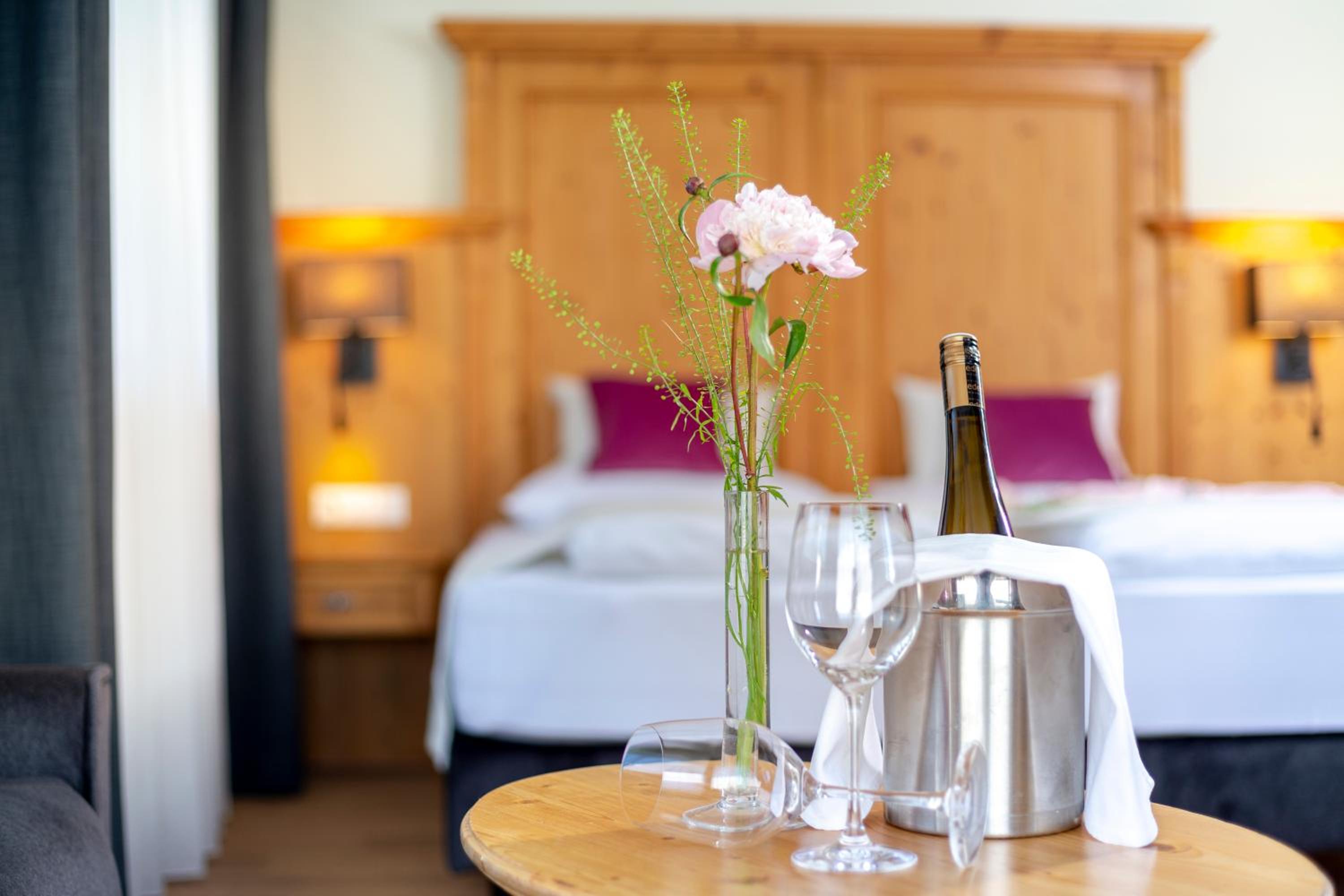 Junior Suite with Balcony - Photo 2