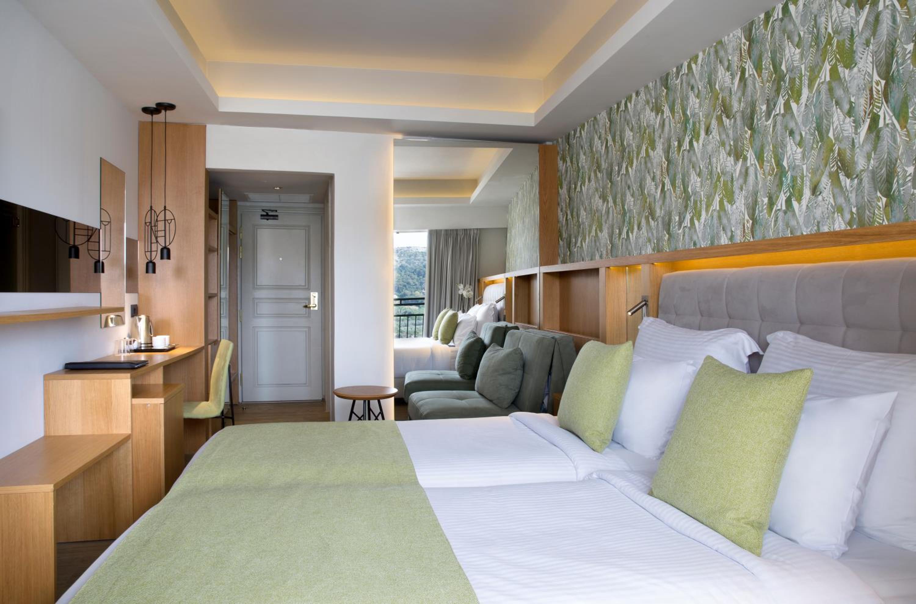 Deluxe Room with Mountain View - Photo 2